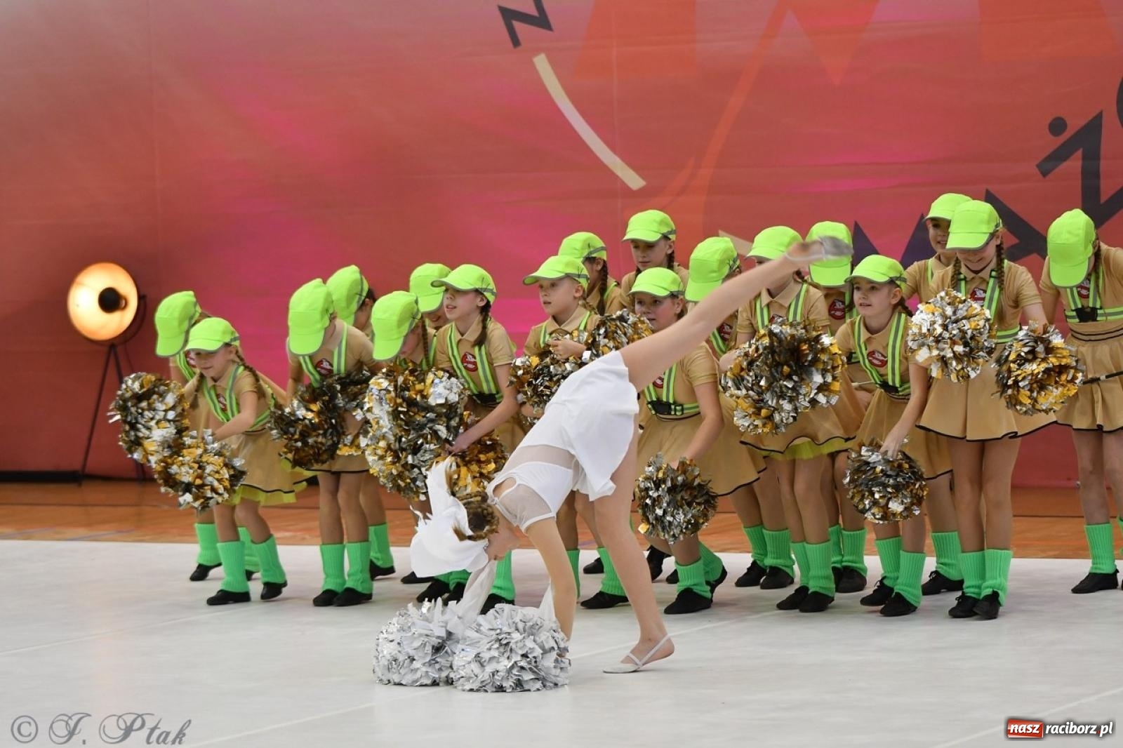 Zdjęcie w galerii na portalu naszraciborz.pl: Racibórz gości Mistrzostwa Okręgu Mażoretek Polski Południowo-Zachodniej [FOTO] wiadomości z regionu