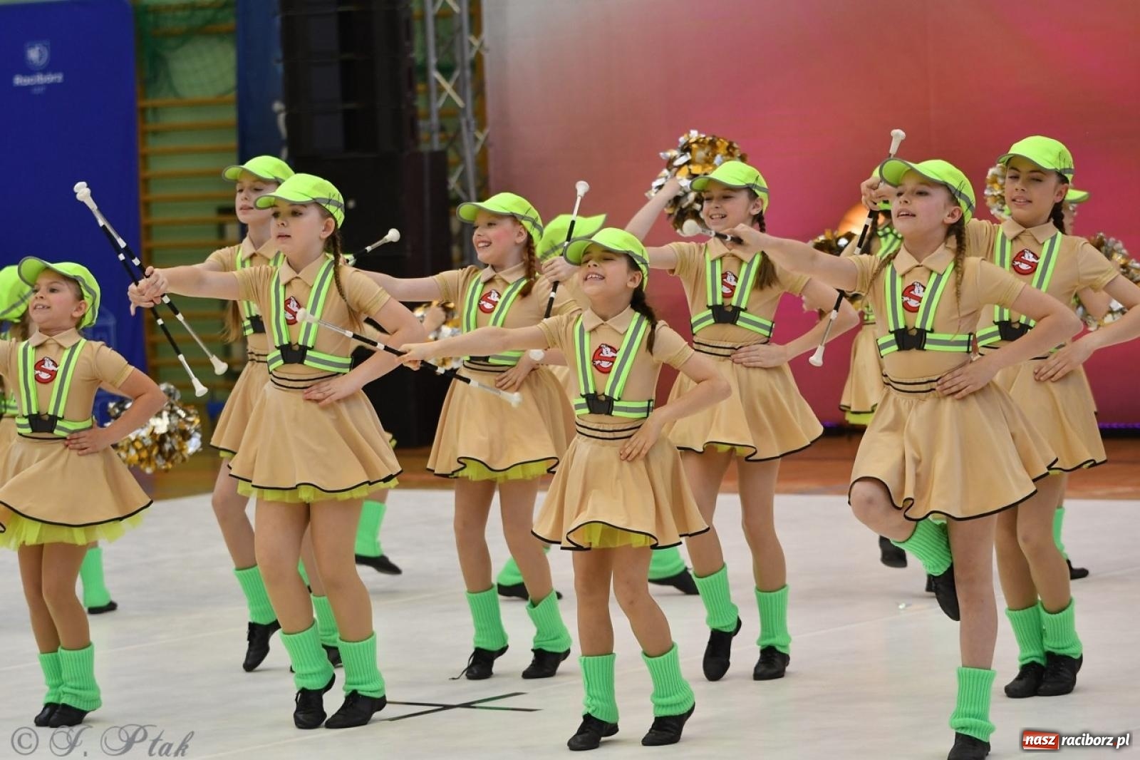 Zdjęcie w galerii na portalu naszraciborz.pl: Racibórz gości Mistrzostwa Okręgu Mażoretek Polski Południowo-Zachodniej [FOTO] wiadomości z regionu