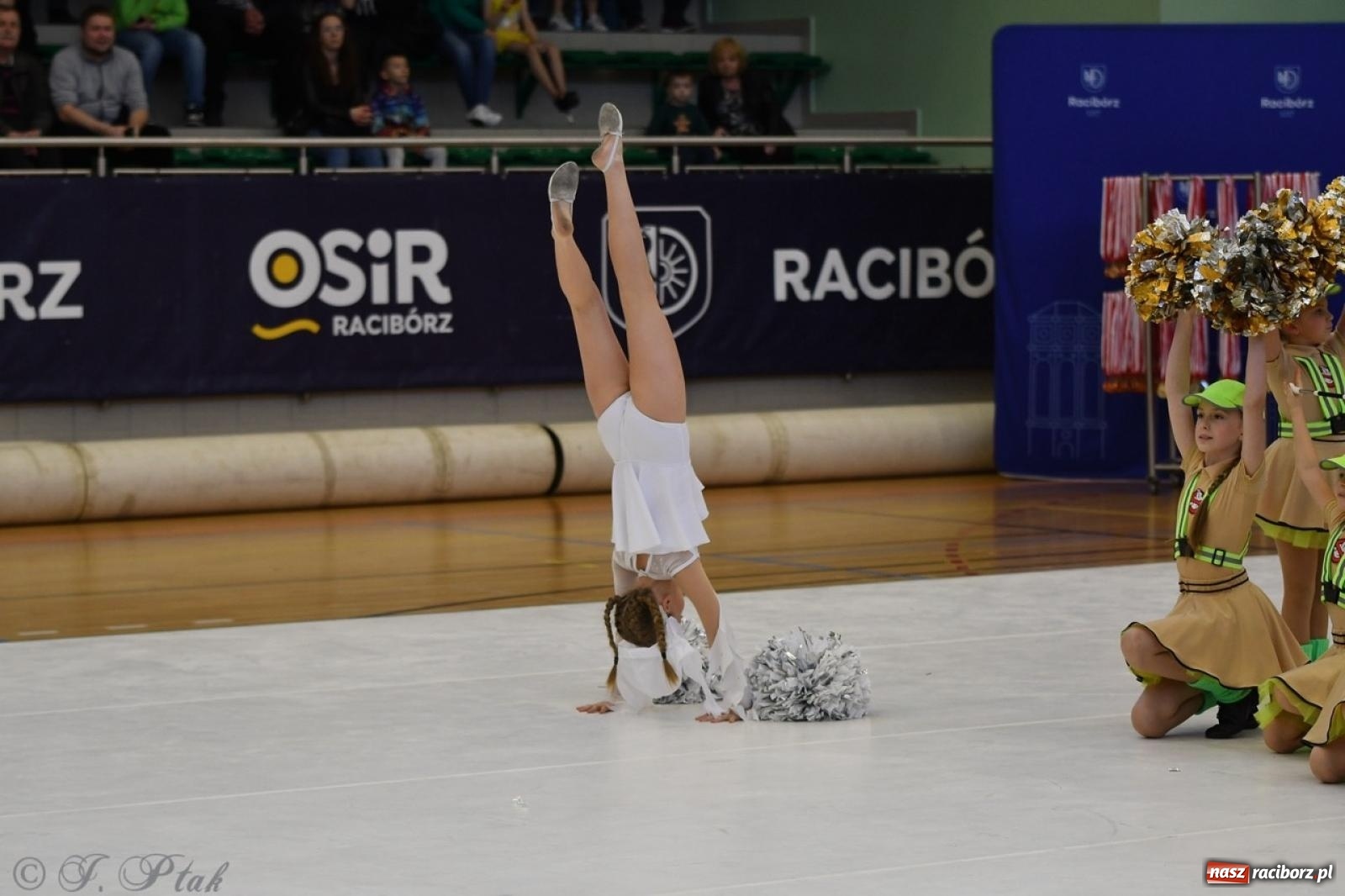 Zdjęcie w galerii na portalu naszraciborz.pl: Racibórz gości Mistrzostwa Okręgu Mażoretek Polski Południowo-Zachodniej [FOTO] wiadomości z regionu