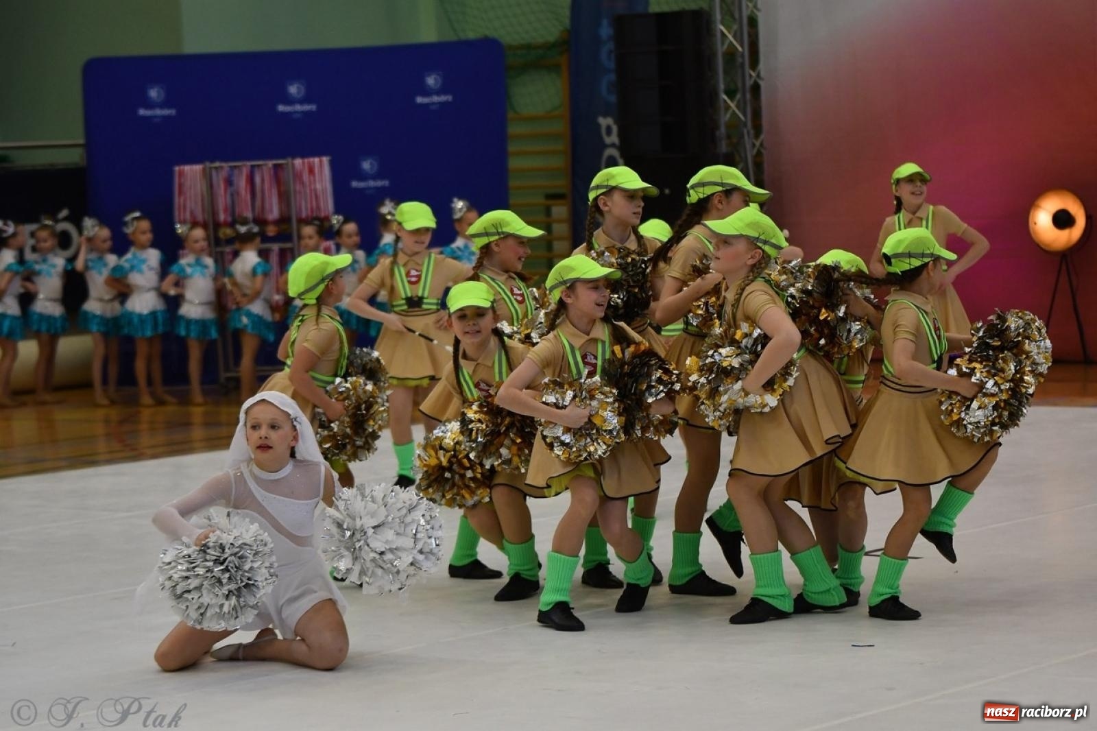 Zdjęcie w galerii na portalu naszraciborz.pl: Racibórz gości Mistrzostwa Okręgu Mażoretek Polski Południowo-Zachodniej [FOTO] wiadomości z regionu