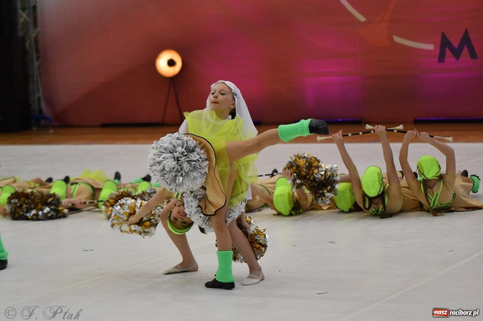 Zdjęcie w galerii na portalu naszraciborz.pl: Racibórz gości Mistrzostwa Okręgu Mażoretek Polski Południowo-Zachodniej [FOTO] wiadomości z regionu