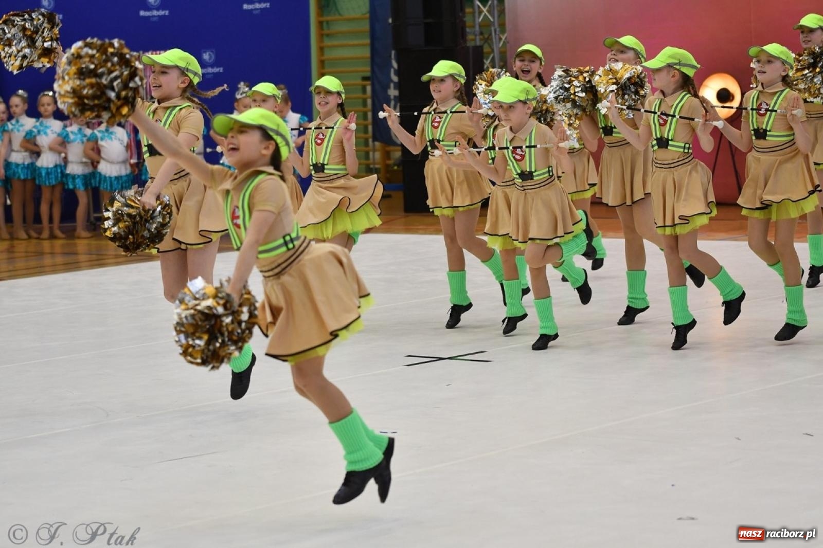 Zdjęcie w galerii na portalu naszraciborz.pl: Racibórz gości Mistrzostwa Okręgu Mażoretek Polski Południowo-Zachodniej [FOTO] wiadomości z regionu