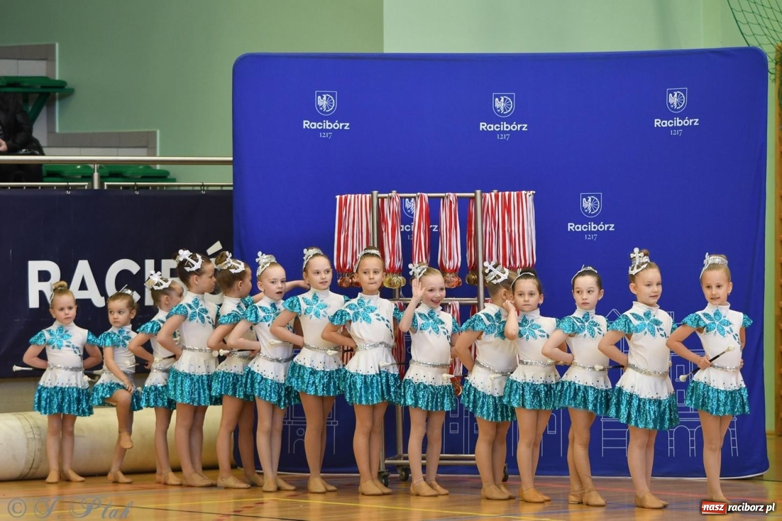 Zdjęcie w galerii na portalu naszraciborz.pl: Racibórz gości Mistrzostwa Okręgu Mażoretek Polski Południowo-Zachodniej [FOTO] wiadomości z regionu