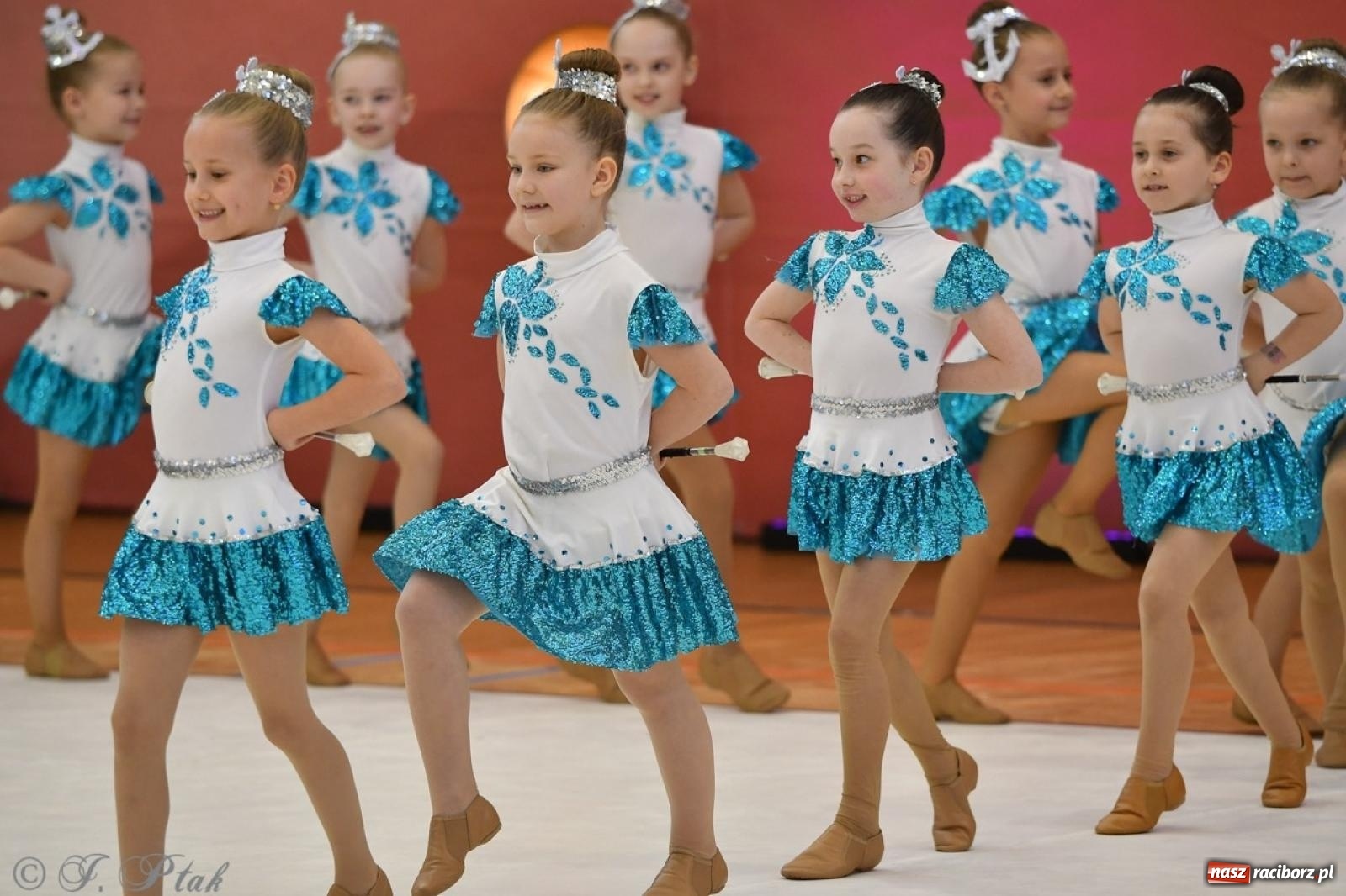 Zdjęcie w galerii na portalu naszraciborz.pl: Racibórz gości Mistrzostwa Okręgu Mażoretek Polski Południowo-Zachodniej [FOTO] wiadomości z regionu