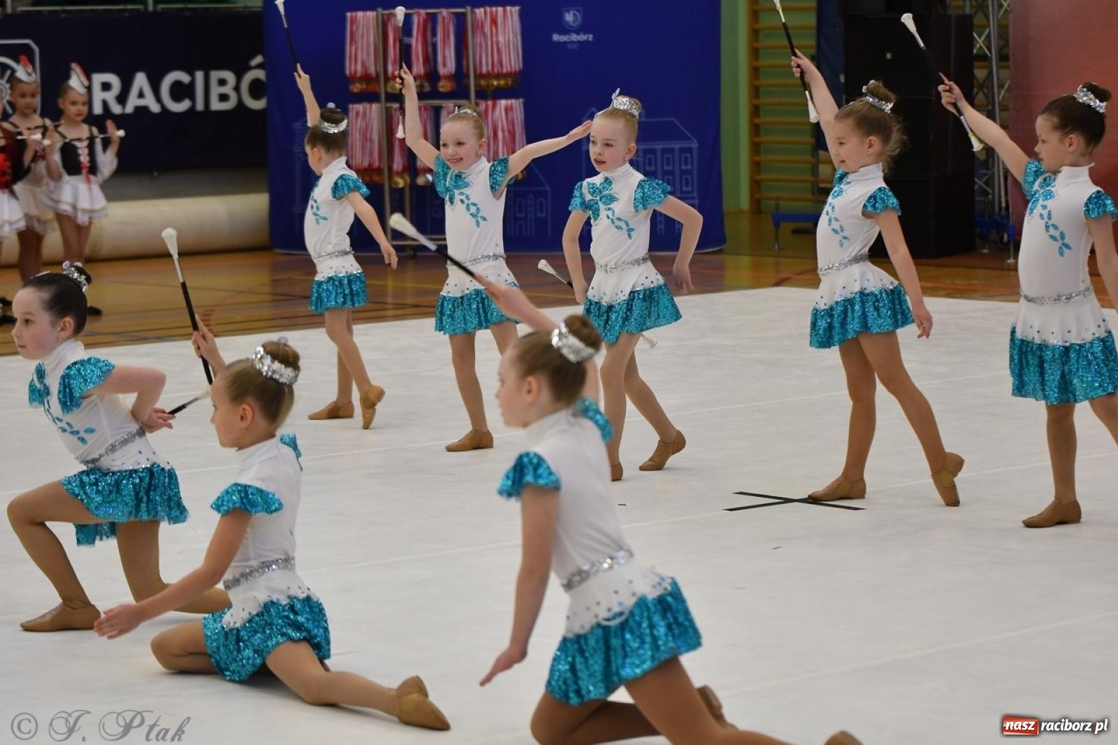 Zdjęcie w galerii na portalu naszraciborz.pl: Racibórz gości Mistrzostwa Okręgu Mażoretek Polski Południowo-Zachodniej [FOTO] wiadomości z regionu