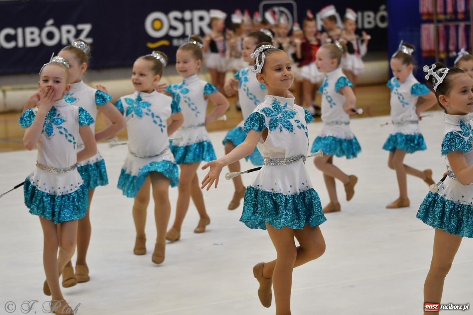 Zdjęcie w galerii na portalu naszraciborz.pl: Racibórz gości Mistrzostwa Okręgu Mażoretek Polski Południowo-Zachodniej [FOTO] wiadomości z regionu