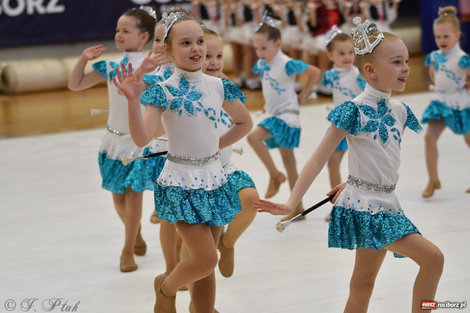 Zdjęcie w galerii na portalu naszraciborz.pl: Racibórz gości Mistrzostwa Okręgu Mażoretek Polski Południowo-Zachodniej [FOTO] wiadomości z regionu