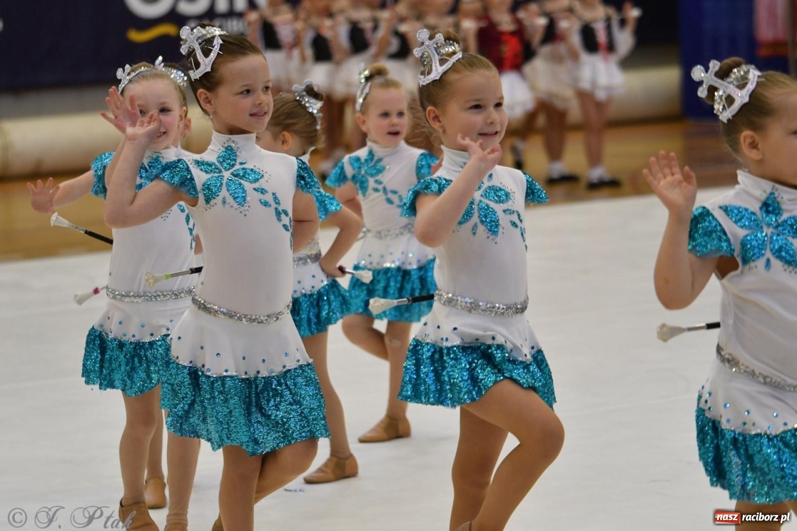 Zdjęcie w galerii na portalu naszraciborz.pl: Racibórz gości Mistrzostwa Okręgu Mażoretek Polski Południowo-Zachodniej [FOTO] wiadomości z regionu