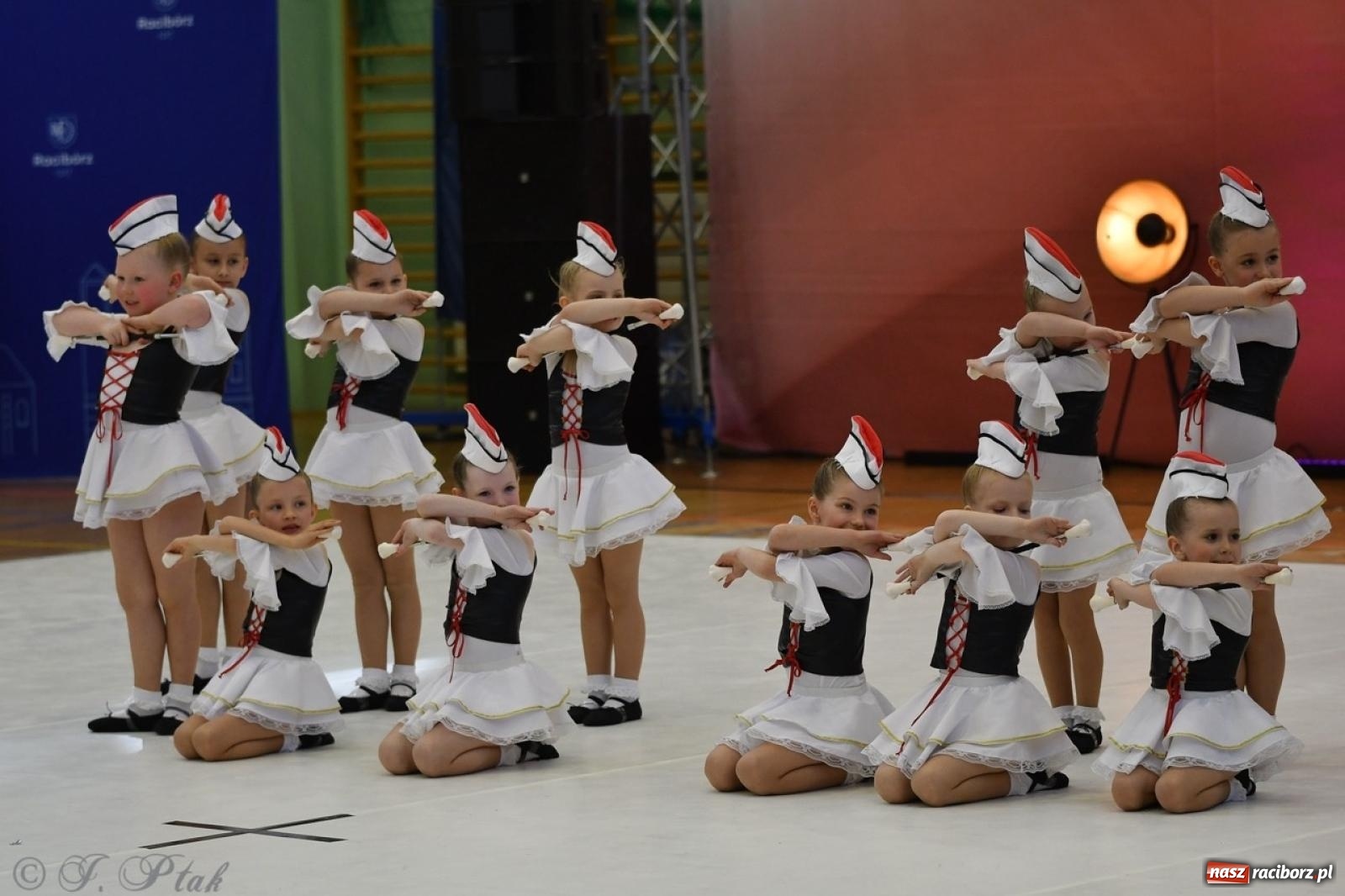 Zdjęcie w galerii na portalu naszraciborz.pl: Racibórz gości Mistrzostwa Okręgu Mażoretek Polski Południowo-Zachodniej [FOTO] wiadomości z regionu