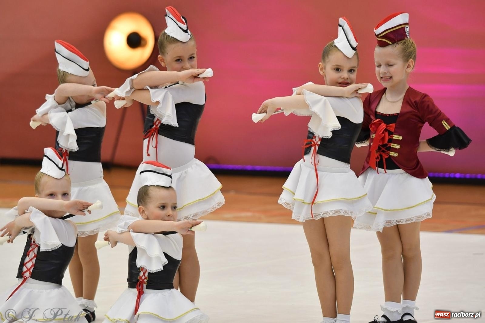 Zdjęcie w galerii na portalu naszraciborz.pl: Racibórz gości Mistrzostwa Okręgu Mażoretek Polski Południowo-Zachodniej [FOTO] wiadomości z regionu
