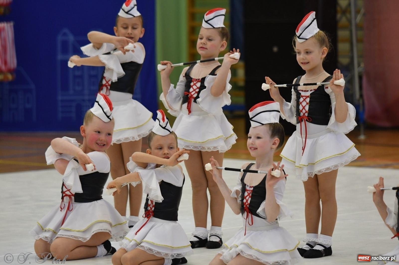 Zdjęcie w galerii na portalu naszraciborz.pl: Racibórz gości Mistrzostwa Okręgu Mażoretek Polski Południowo-Zachodniej [FOTO] wiadomości z regionu