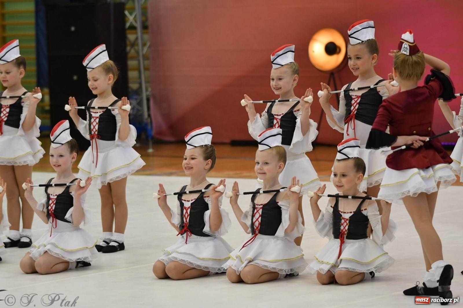 Zdjęcie w galerii na portalu naszraciborz.pl: Racibórz gości Mistrzostwa Okręgu Mażoretek Polski Południowo-Zachodniej [FOTO] wiadomości z regionu