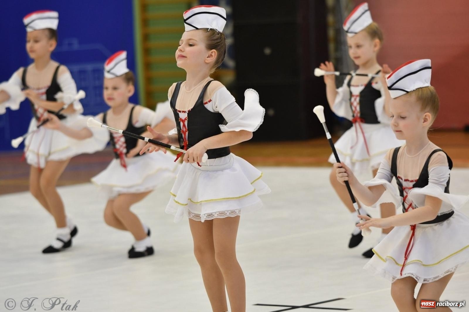 Zdjęcie w galerii na portalu naszraciborz.pl: Racibórz gości Mistrzostwa Okręgu Mażoretek Polski Południowo-Zachodniej [FOTO] wiadomości z regionu