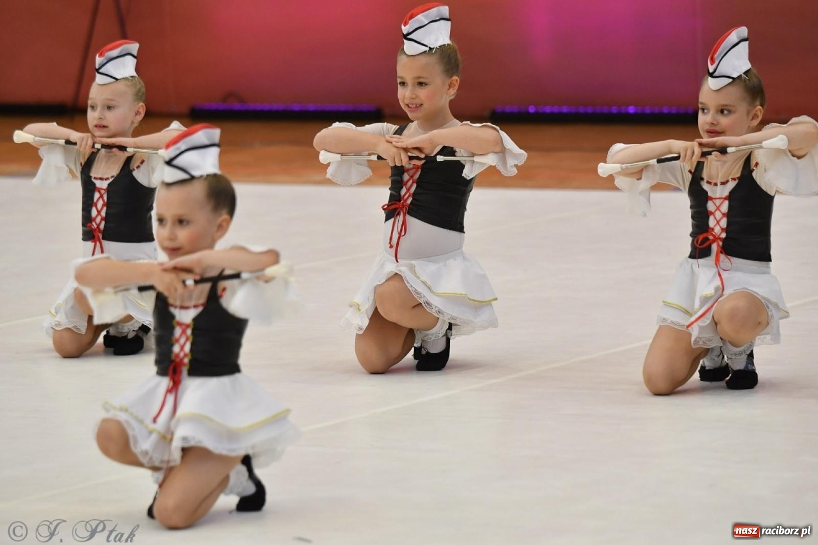 Zdjęcie w galerii na portalu naszraciborz.pl: Racibórz gości Mistrzostwa Okręgu Mażoretek Polski Południowo-Zachodniej [FOTO] wiadomości z regionu