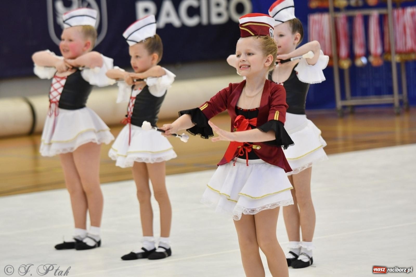 Zdjęcie w galerii na portalu naszraciborz.pl: Racibórz gości Mistrzostwa Okręgu Mażoretek Polski Południowo-Zachodniej [FOTO] wiadomości z regionu