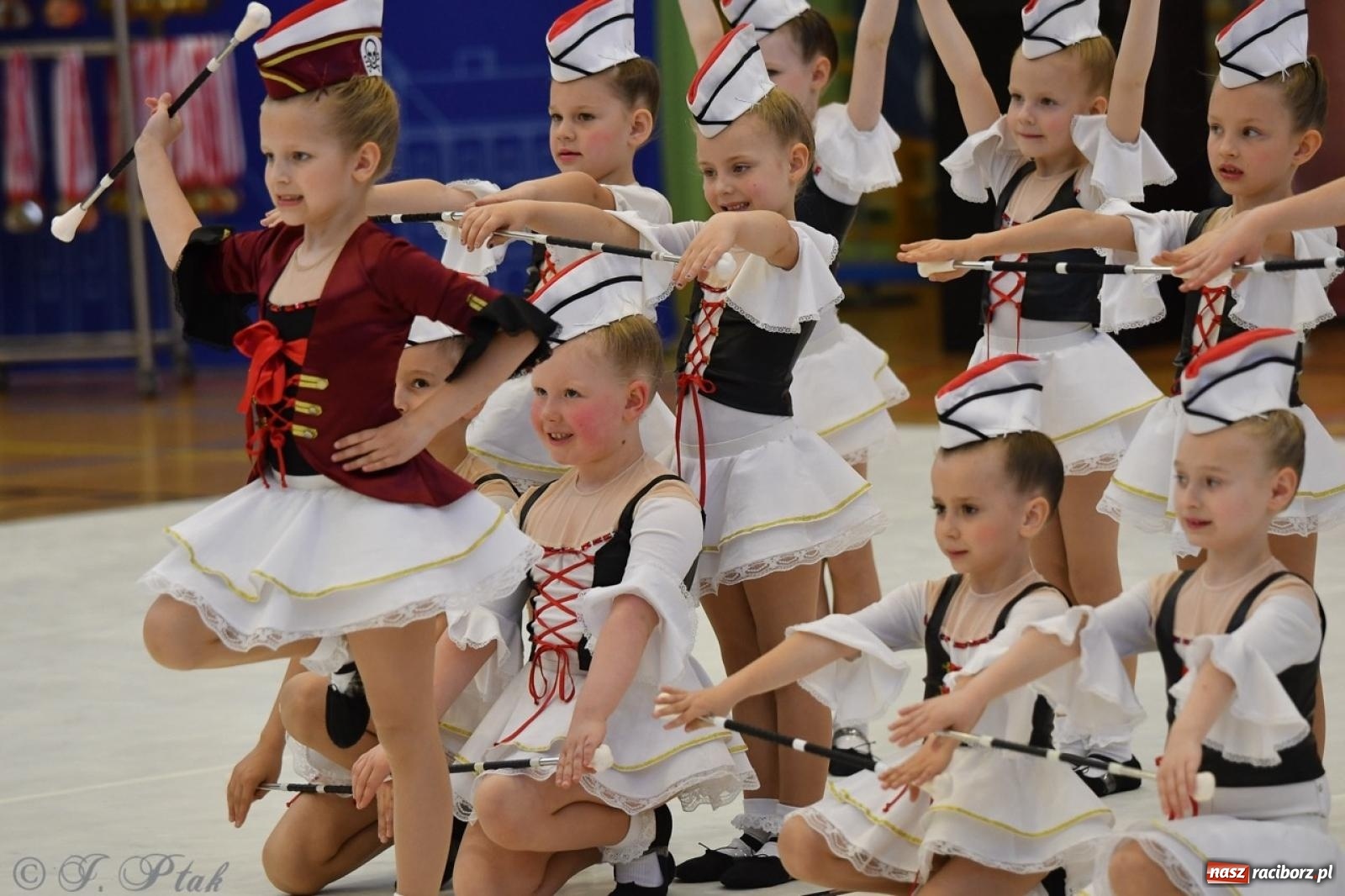Zdjęcie w galerii na portalu naszraciborz.pl: Racibórz gości Mistrzostwa Okręgu Mażoretek Polski Południowo-Zachodniej [FOTO] wiadomości z regionu