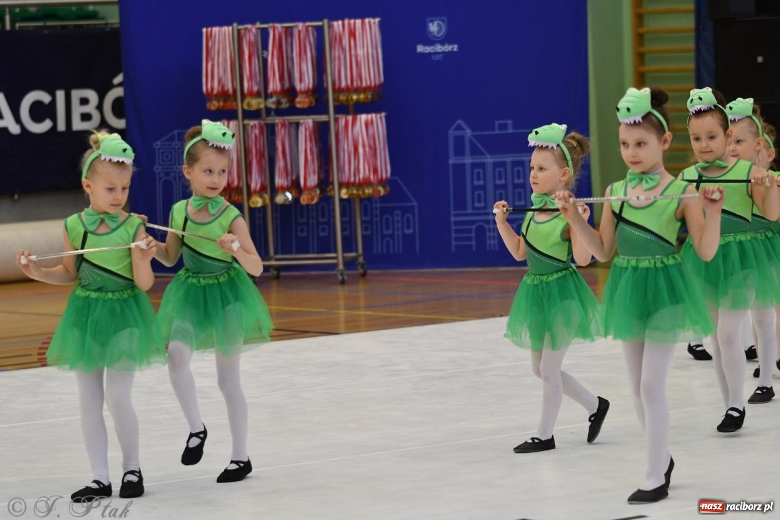 Zdjęcie w galerii na portalu naszraciborz.pl: Racibórz gości Mistrzostwa Okręgu Mażoretek Polski Południowo-Zachodniej [FOTO] wiadomości z regionu