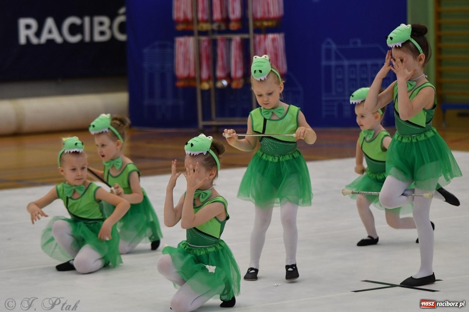 Zdjęcie w galerii na portalu naszraciborz.pl: Racibórz gości Mistrzostwa Okręgu Mażoretek Polski Południowo-Zachodniej [FOTO] wiadomości z regionu