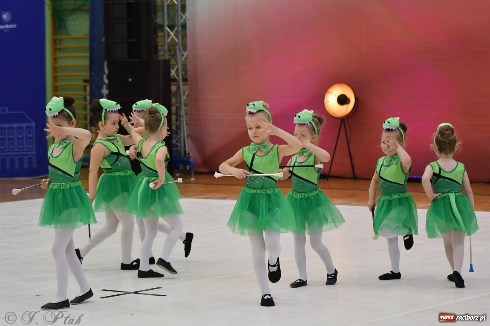 Zdjęcie w galerii na portalu naszraciborz.pl: Racibórz gości Mistrzostwa Okręgu Mażoretek Polski Południowo-Zachodniej [FOTO] wiadomości z regionu