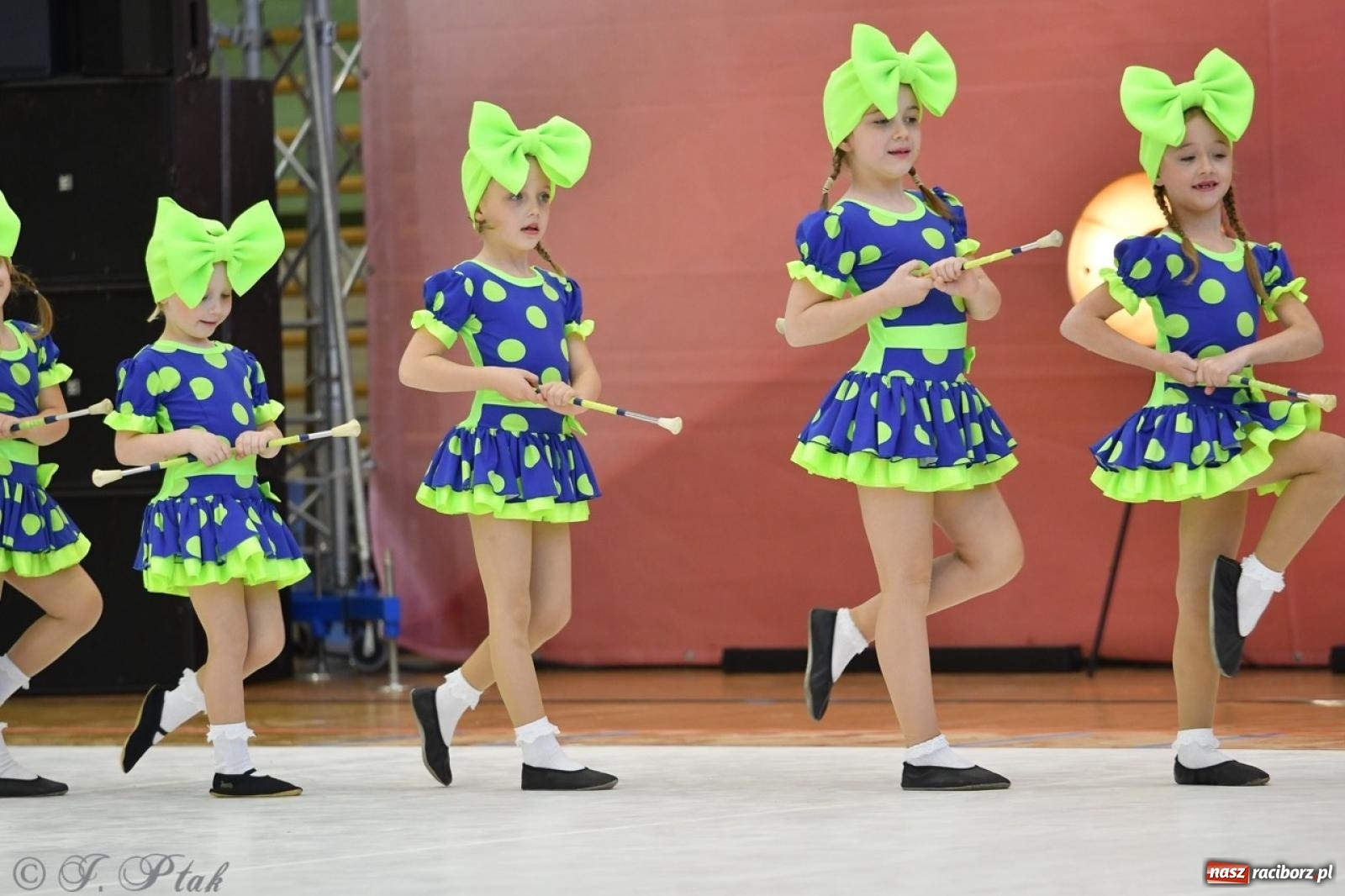 Zdjęcie w galerii na portalu naszraciborz.pl: Racibórz gości Mistrzostwa Okręgu Mażoretek Polski Południowo-Zachodniej [FOTO] wiadomości z regionu