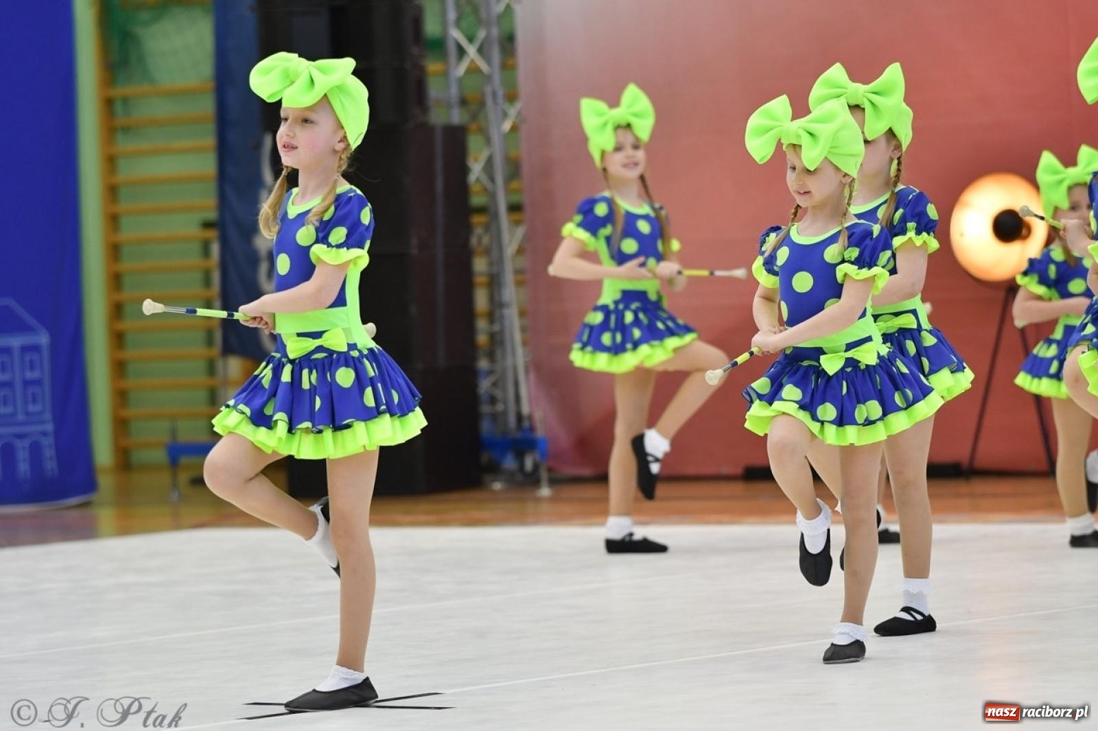 Zdjęcie w galerii na portalu naszraciborz.pl: Racibórz gości Mistrzostwa Okręgu Mażoretek Polski Południowo-Zachodniej [FOTO] wiadomości z regionu