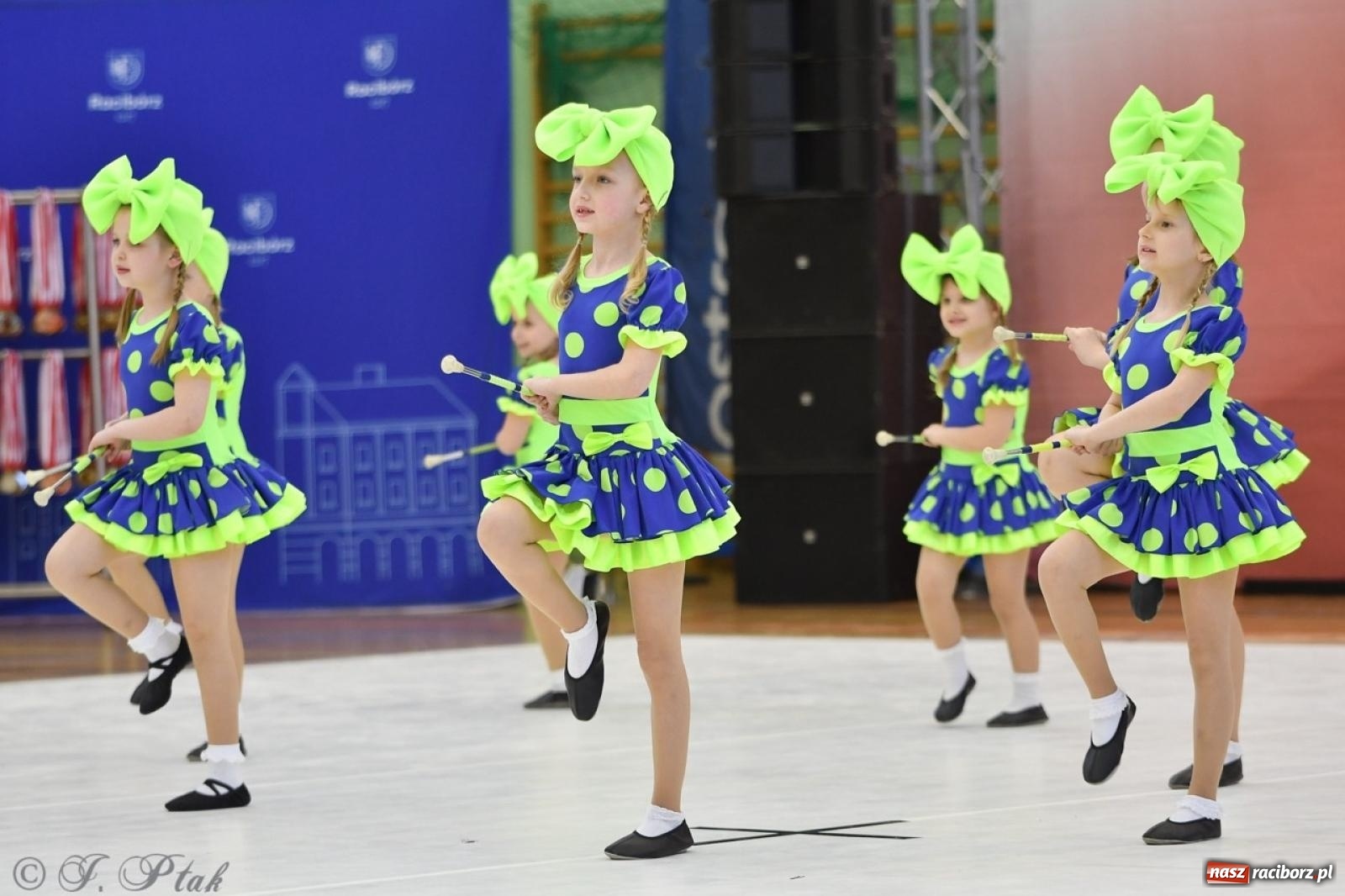 Zdjęcie w galerii na portalu naszraciborz.pl: Racibórz gości Mistrzostwa Okręgu Mażoretek Polski Południowo-Zachodniej [FOTO] wiadomości z regionu