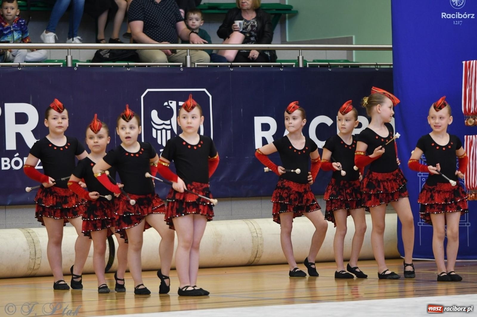 Zdjęcie w galerii na portalu naszraciborz.pl: Racibórz gości Mistrzostwa Okręgu Mażoretek Polski Południowo-Zachodniej [FOTO] wiadomości z regionu