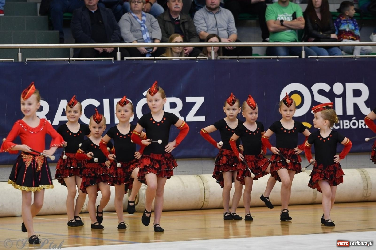 Zdjęcie w galerii na portalu naszraciborz.pl: Racibórz gości Mistrzostwa Okręgu Mażoretek Polski Południowo-Zachodniej [FOTO] wiadomości z regionu