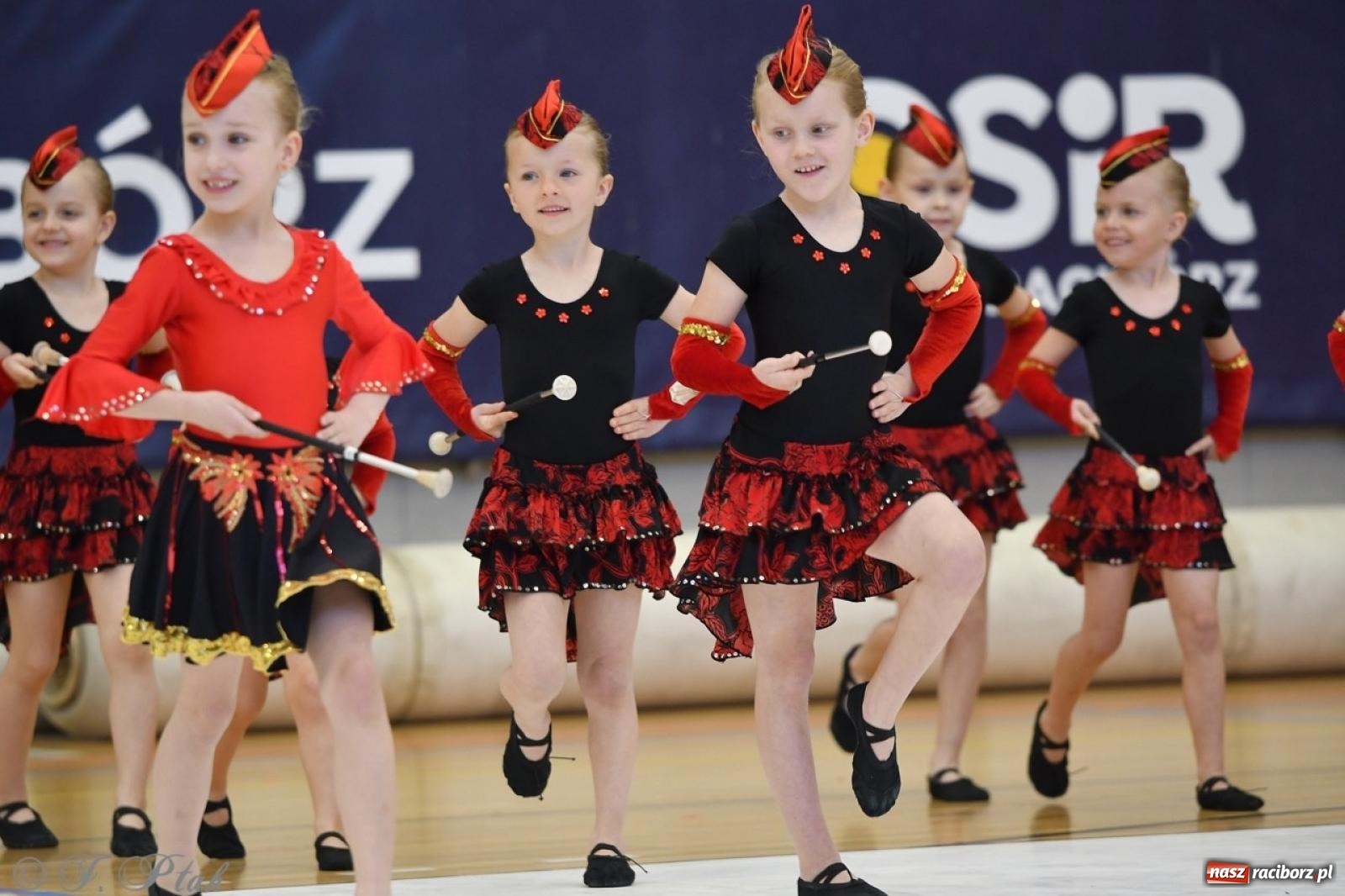Zdjęcie w galerii na portalu naszraciborz.pl: Racibórz gości Mistrzostwa Okręgu Mażoretek Polski Południowo-Zachodniej [FOTO] wiadomości z regionu