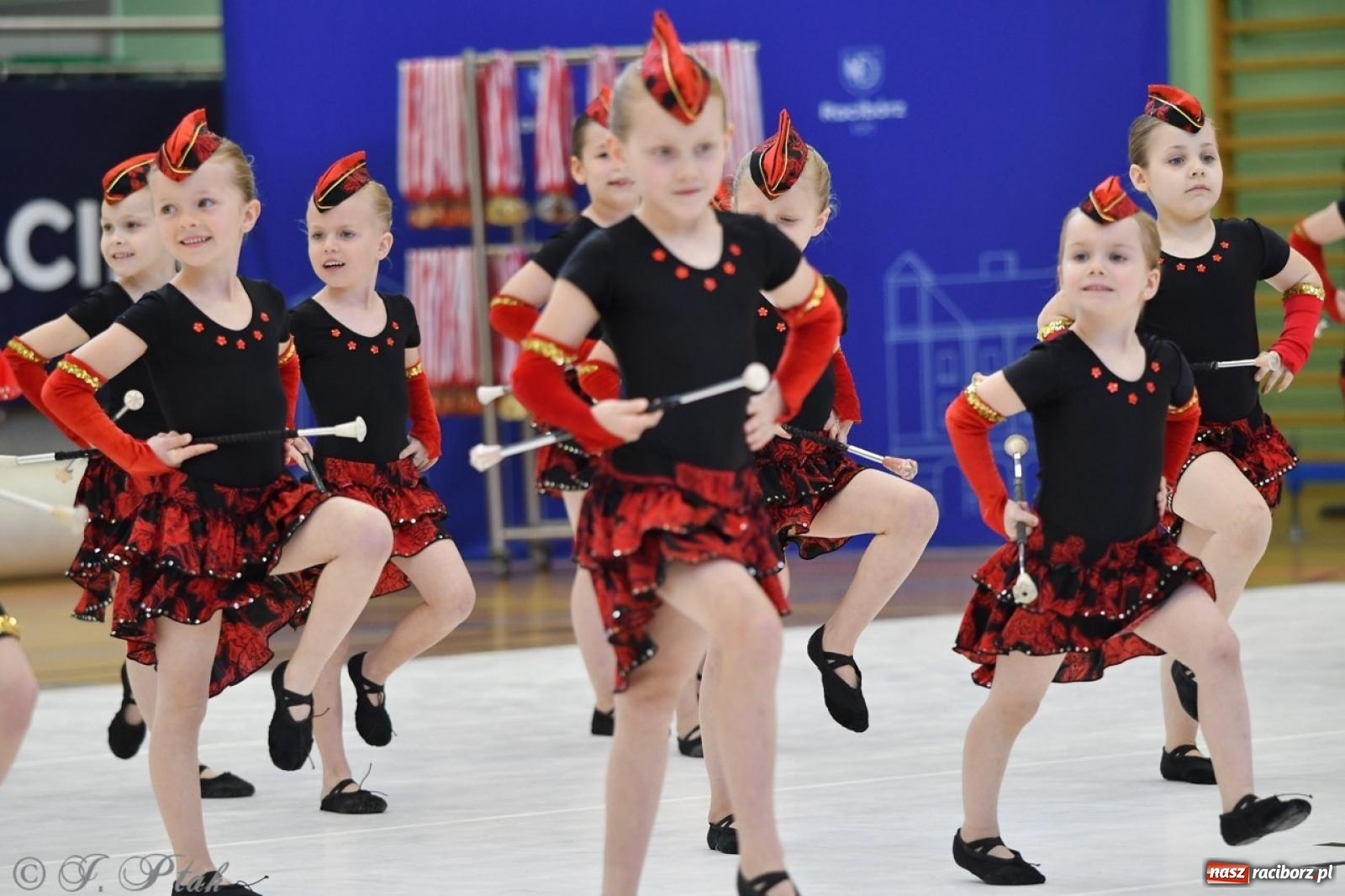 Zdjęcie w galerii na portalu naszraciborz.pl: Racibórz gości Mistrzostwa Okręgu Mażoretek Polski Południowo-Zachodniej [FOTO] wiadomości z regionu