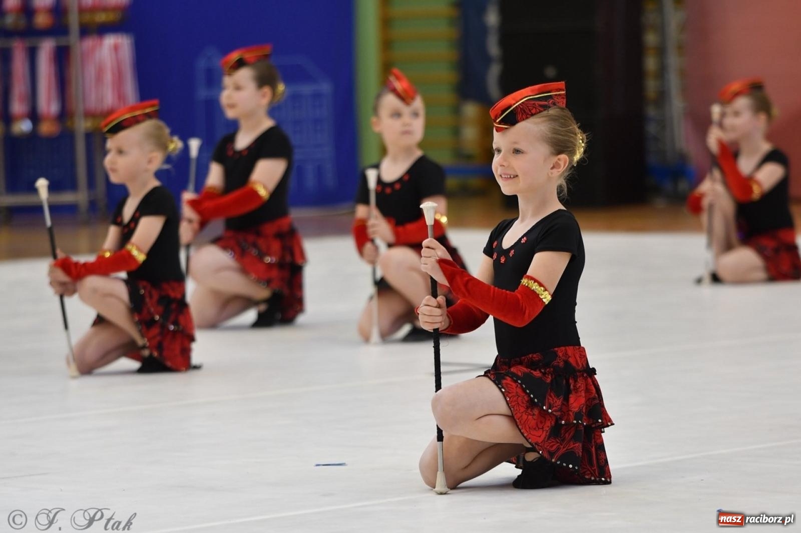 Zdjęcie w galerii na portalu naszraciborz.pl: Racibórz gości Mistrzostwa Okręgu Mażoretek Polski Południowo-Zachodniej [FOTO] wiadomości z regionu