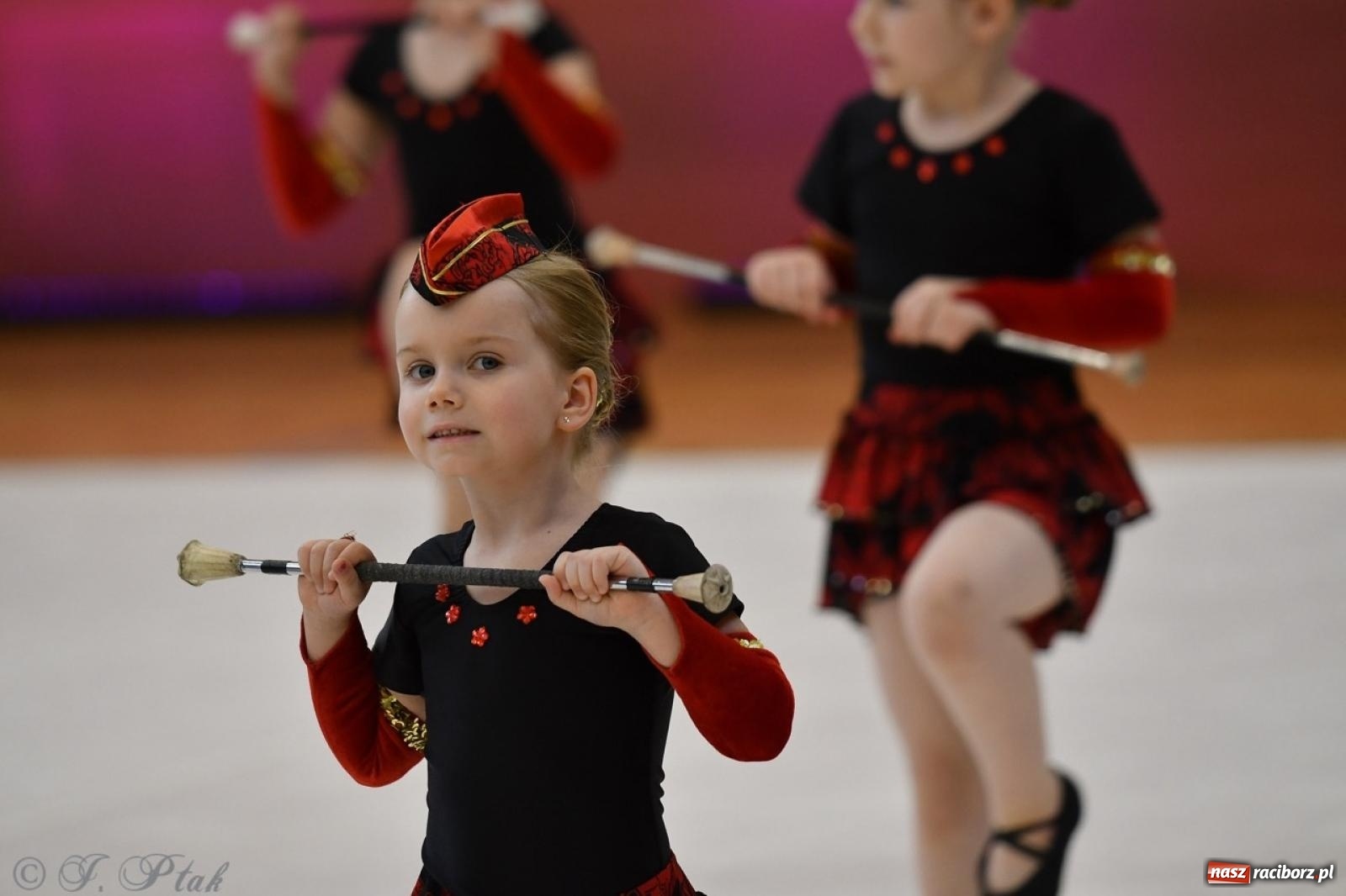 Zdjęcie w galerii na portalu naszraciborz.pl: Racibórz gości Mistrzostwa Okręgu Mażoretek Polski Południowo-Zachodniej [FOTO] wiadomości z regionu