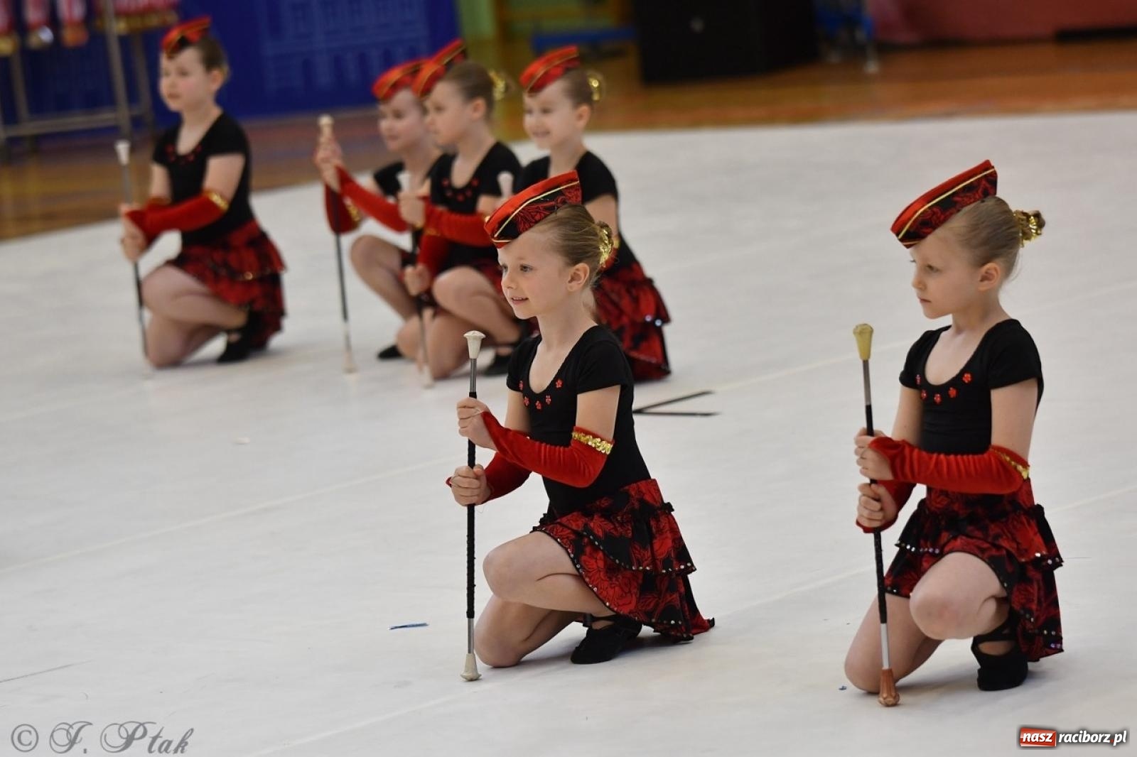 Zdjęcie w galerii na portalu naszraciborz.pl: Racibórz gości Mistrzostwa Okręgu Mażoretek Polski Południowo-Zachodniej [FOTO] wiadomości z regionu