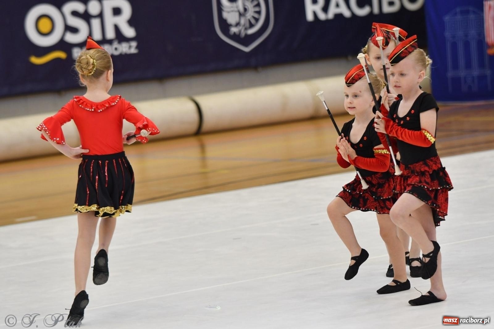 Zdjęcie w galerii na portalu naszraciborz.pl: Racibórz gości Mistrzostwa Okręgu Mażoretek Polski Południowo-Zachodniej [FOTO] wiadomości z regionu
