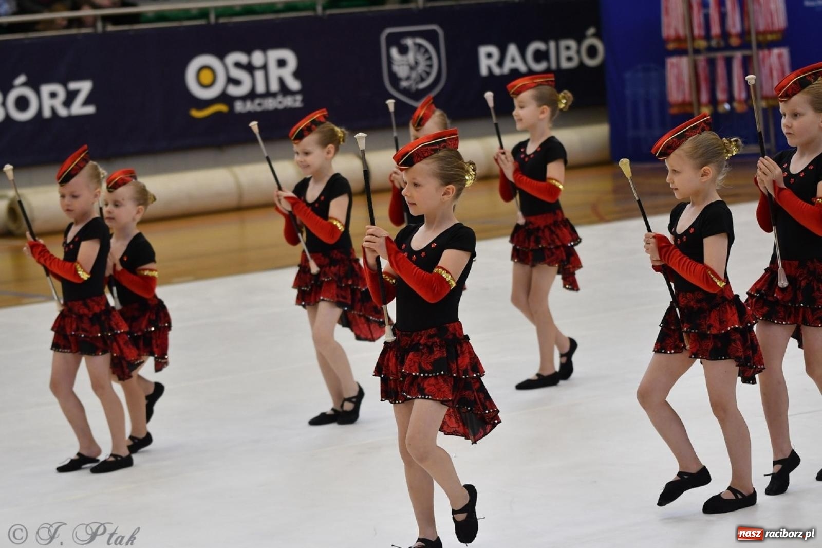 Zdjęcie w galerii na portalu naszraciborz.pl: Racibórz gości Mistrzostwa Okręgu Mażoretek Polski Południowo-Zachodniej [FOTO] wiadomości z regionu