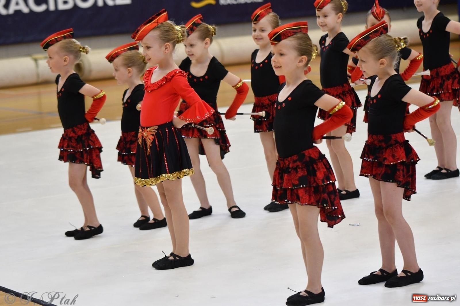 Zdjęcie w galerii na portalu naszraciborz.pl: Racibórz gości Mistrzostwa Okręgu Mażoretek Polski Południowo-Zachodniej [FOTO] wiadomości z regionu