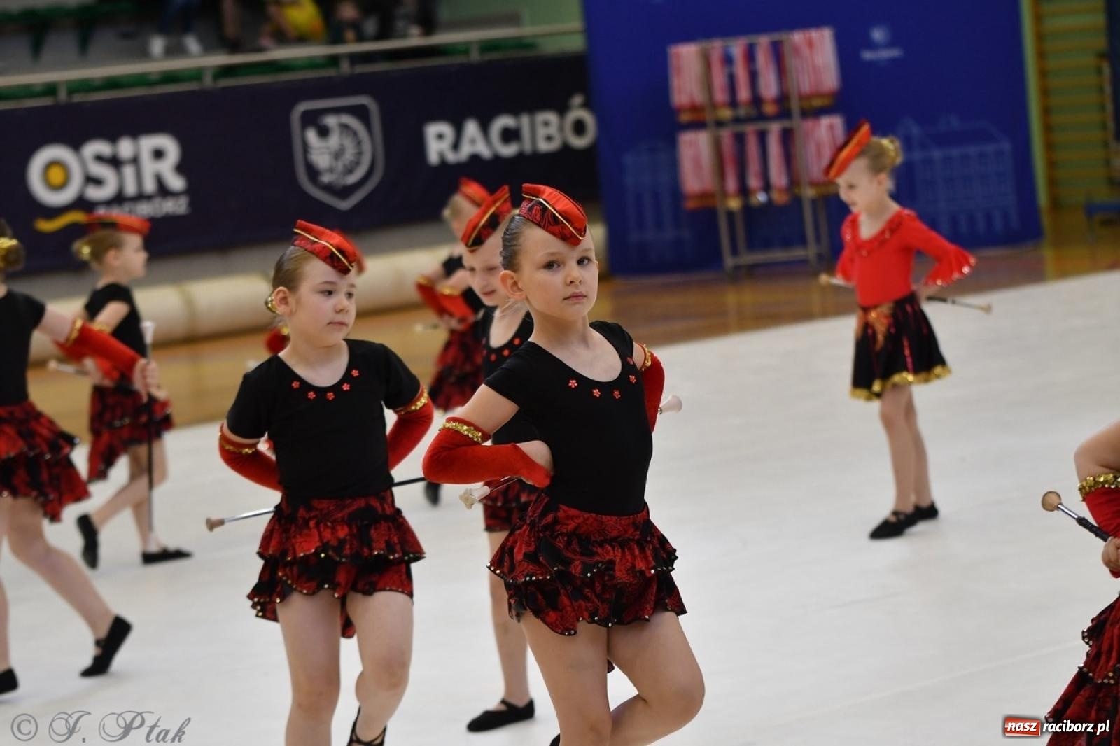 Zdjęcie w galerii na portalu naszraciborz.pl: Racibórz gości Mistrzostwa Okręgu Mażoretek Polski Południowo-Zachodniej [FOTO] wiadomości z regionu