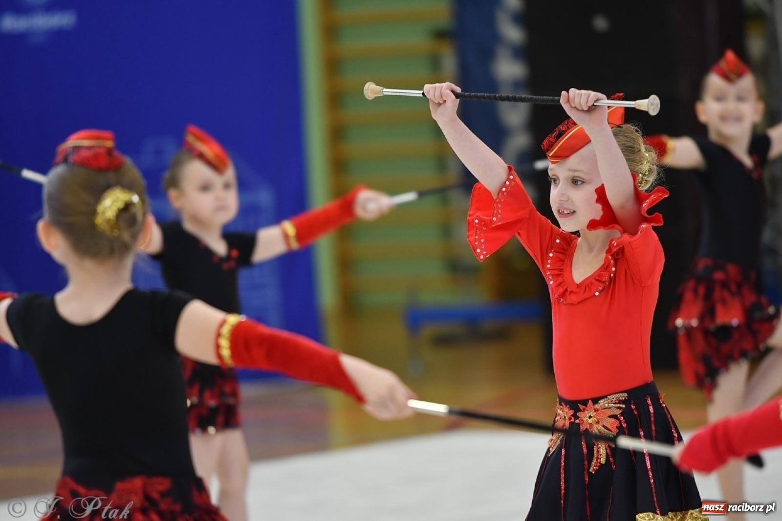 Zdjęcie w galerii na portalu naszraciborz.pl: Racibórz gości Mistrzostwa Okręgu Mażoretek Polski Południowo-Zachodniej [FOTO] wiadomości z regionu