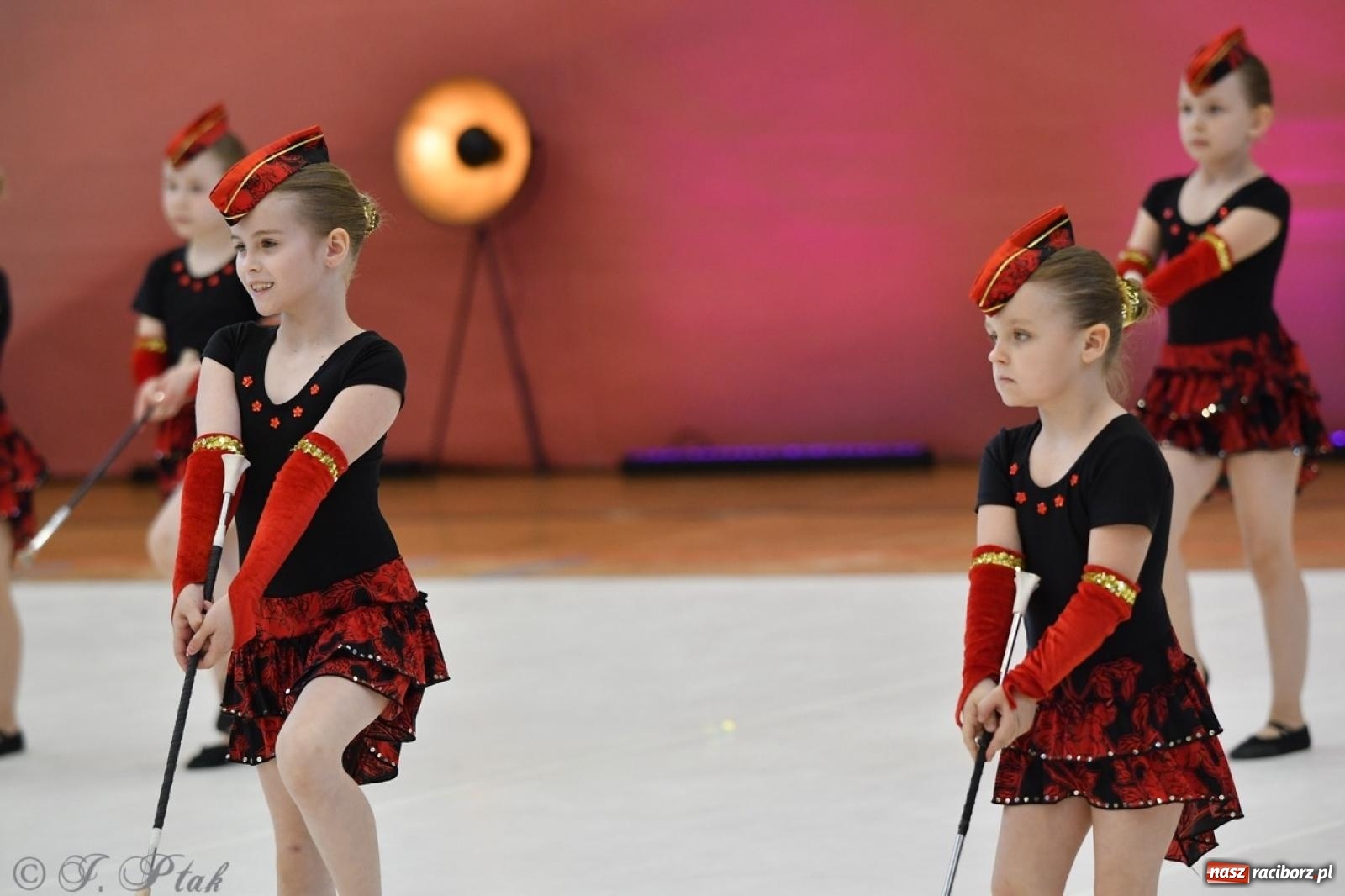 Zdjęcie w galerii na portalu naszraciborz.pl: Racibórz gości Mistrzostwa Okręgu Mażoretek Polski Południowo-Zachodniej [FOTO] wiadomości z regionu