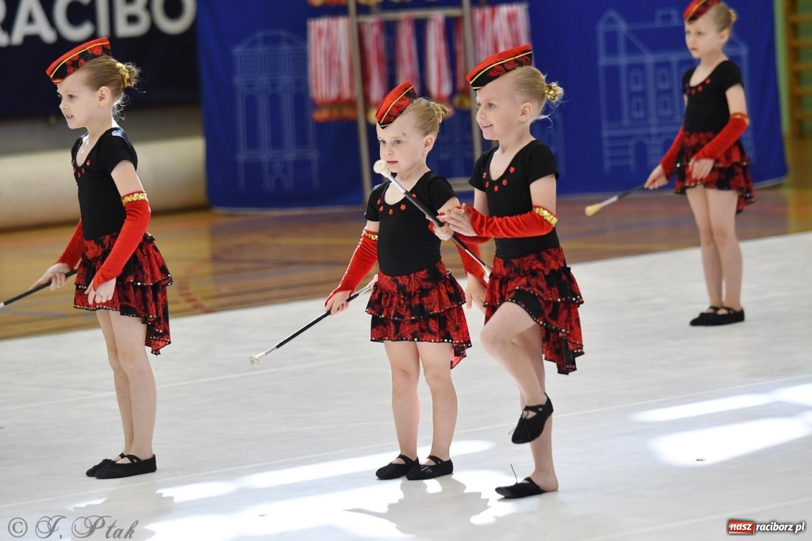 Zdjęcie w galerii na portalu naszraciborz.pl: Racibórz gości Mistrzostwa Okręgu Mażoretek Polski Południowo-Zachodniej [FOTO] wiadomości z regionu