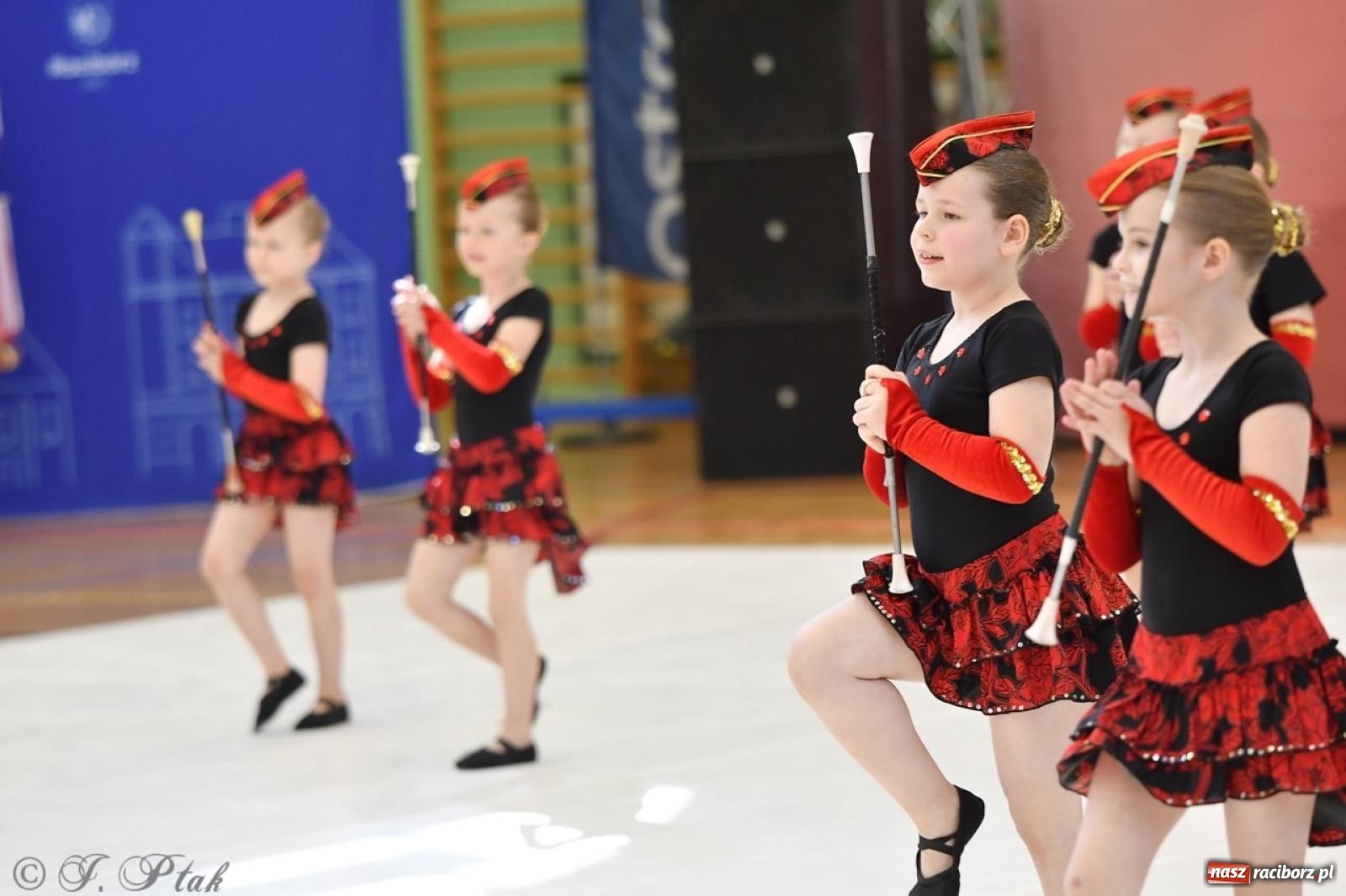Zdjęcie w galerii na portalu naszraciborz.pl: Racibórz gości Mistrzostwa Okręgu Mażoretek Polski Południowo-Zachodniej [FOTO] wiadomości z regionu