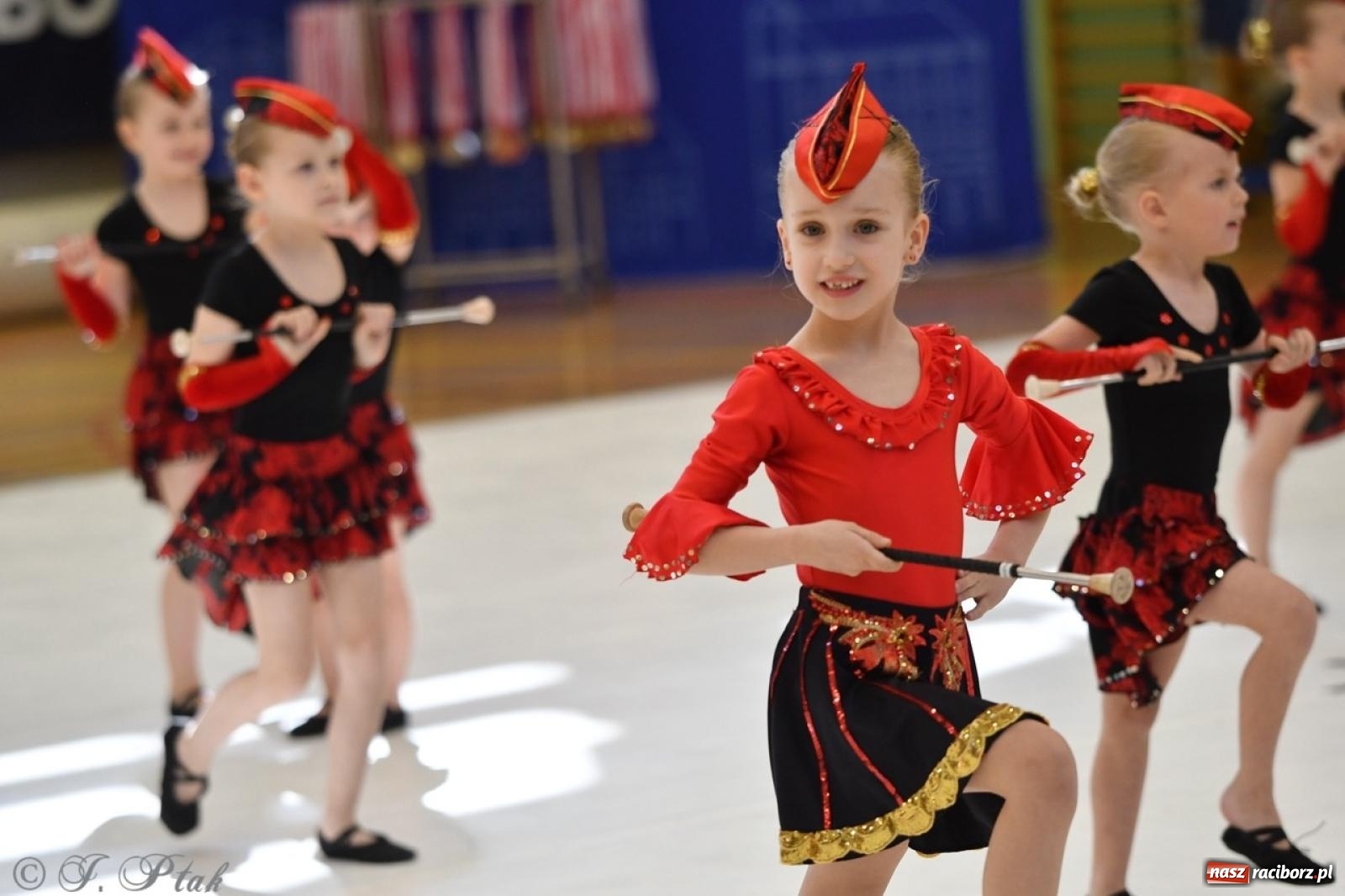 Zdjęcie w galerii na portalu naszraciborz.pl: Racibórz gości Mistrzostwa Okręgu Mażoretek Polski Południowo-Zachodniej [FOTO] wiadomości z regionu