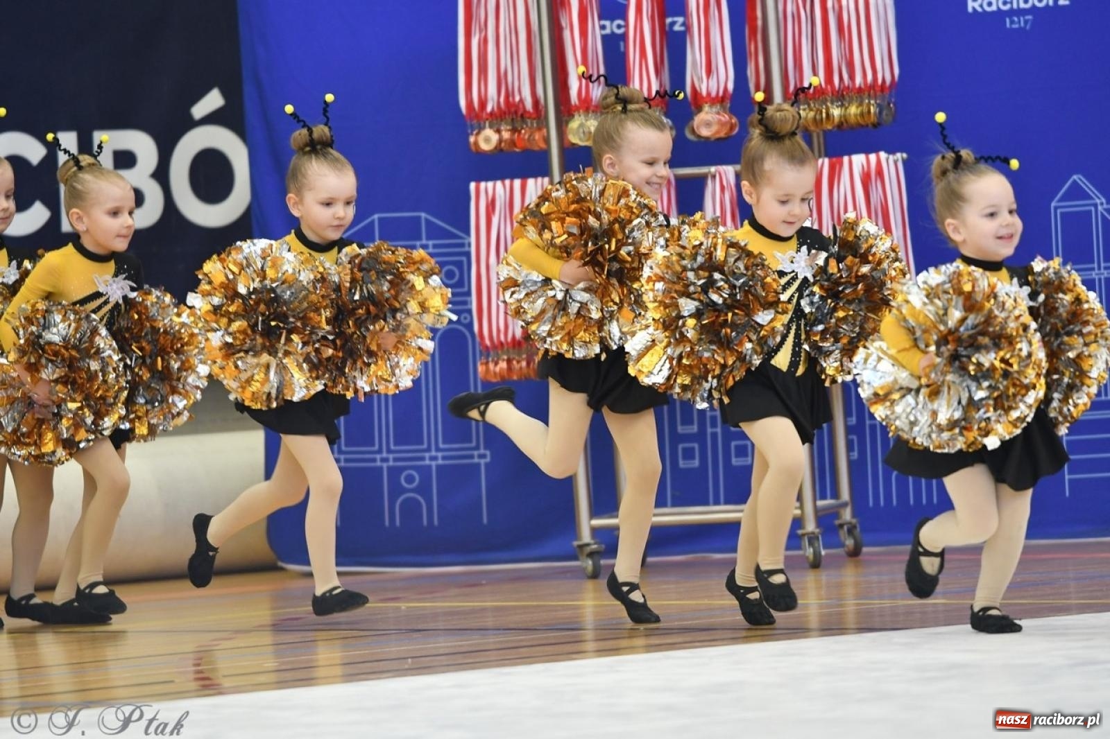 Zdjęcie w galerii na portalu naszraciborz.pl: Racibórz gości Mistrzostwa Okręgu Mażoretek Polski Południowo-Zachodniej [FOTO] wiadomości z regionu