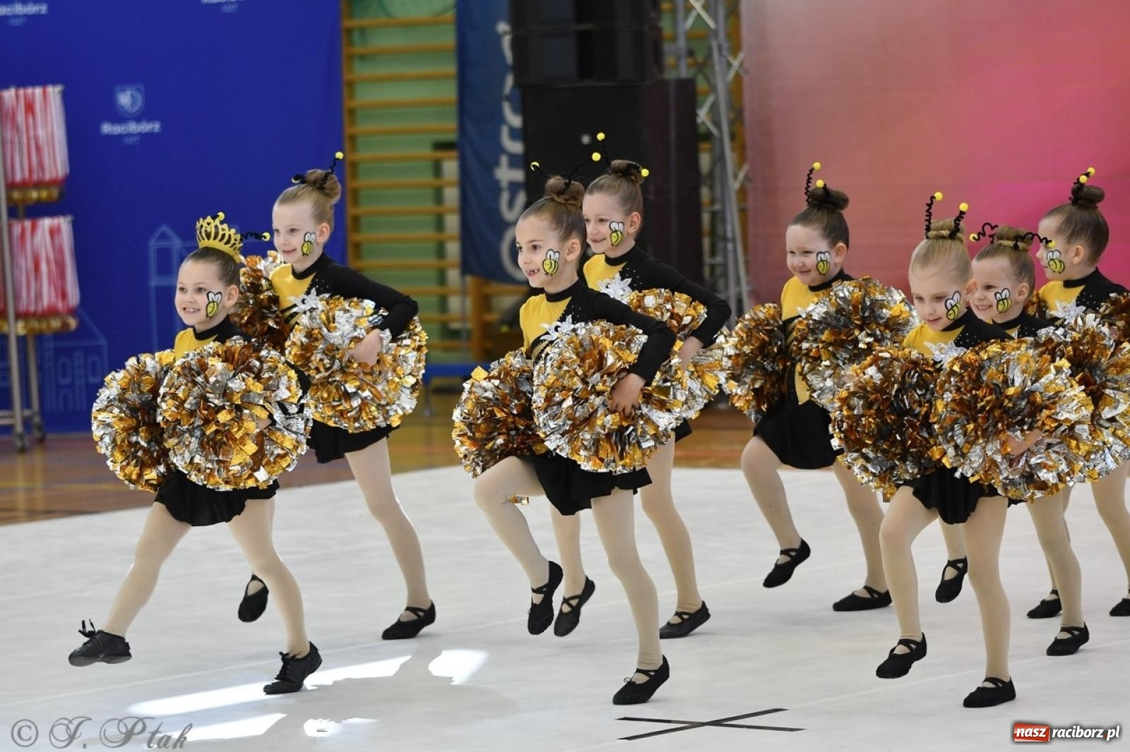 Zdjęcie w galerii na portalu naszraciborz.pl: Racibórz gości Mistrzostwa Okręgu Mażoretek Polski Południowo-Zachodniej [FOTO] wiadomości z regionu