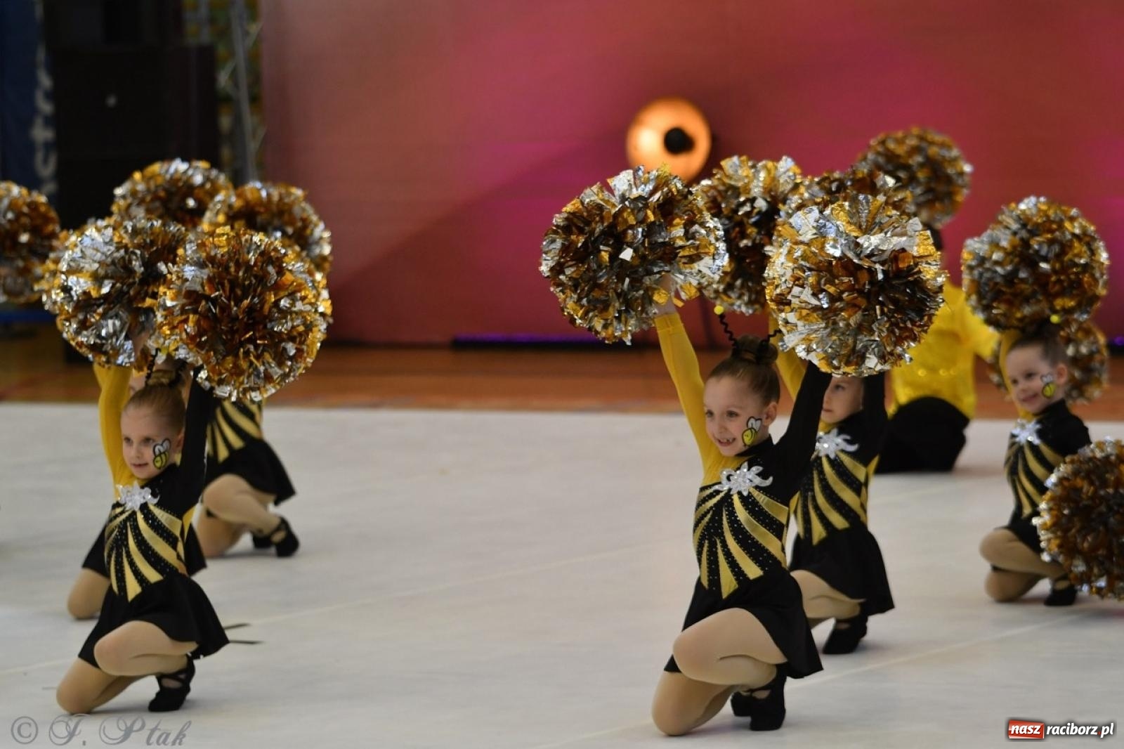 Zdjęcie w galerii na portalu naszraciborz.pl: Racibórz gości Mistrzostwa Okręgu Mażoretek Polski Południowo-Zachodniej [FOTO] wiadomości z regionu