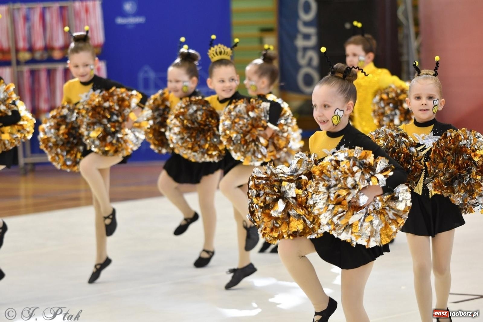 Zdjęcie w galerii na portalu naszraciborz.pl: Racibórz gości Mistrzostwa Okręgu Mażoretek Polski Południowo-Zachodniej [FOTO] wiadomości z regionu