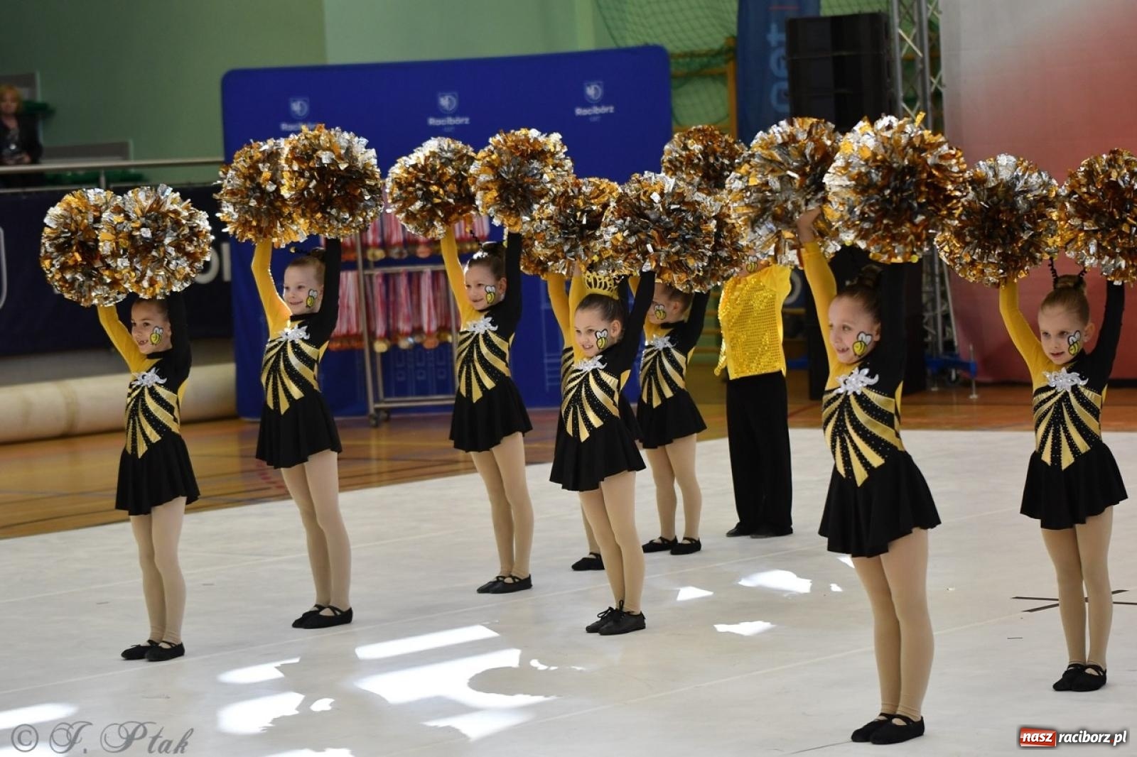 Zdjęcie w galerii na portalu naszraciborz.pl: Racibórz gości Mistrzostwa Okręgu Mażoretek Polski Południowo-Zachodniej [FOTO] wiadomości z regionu