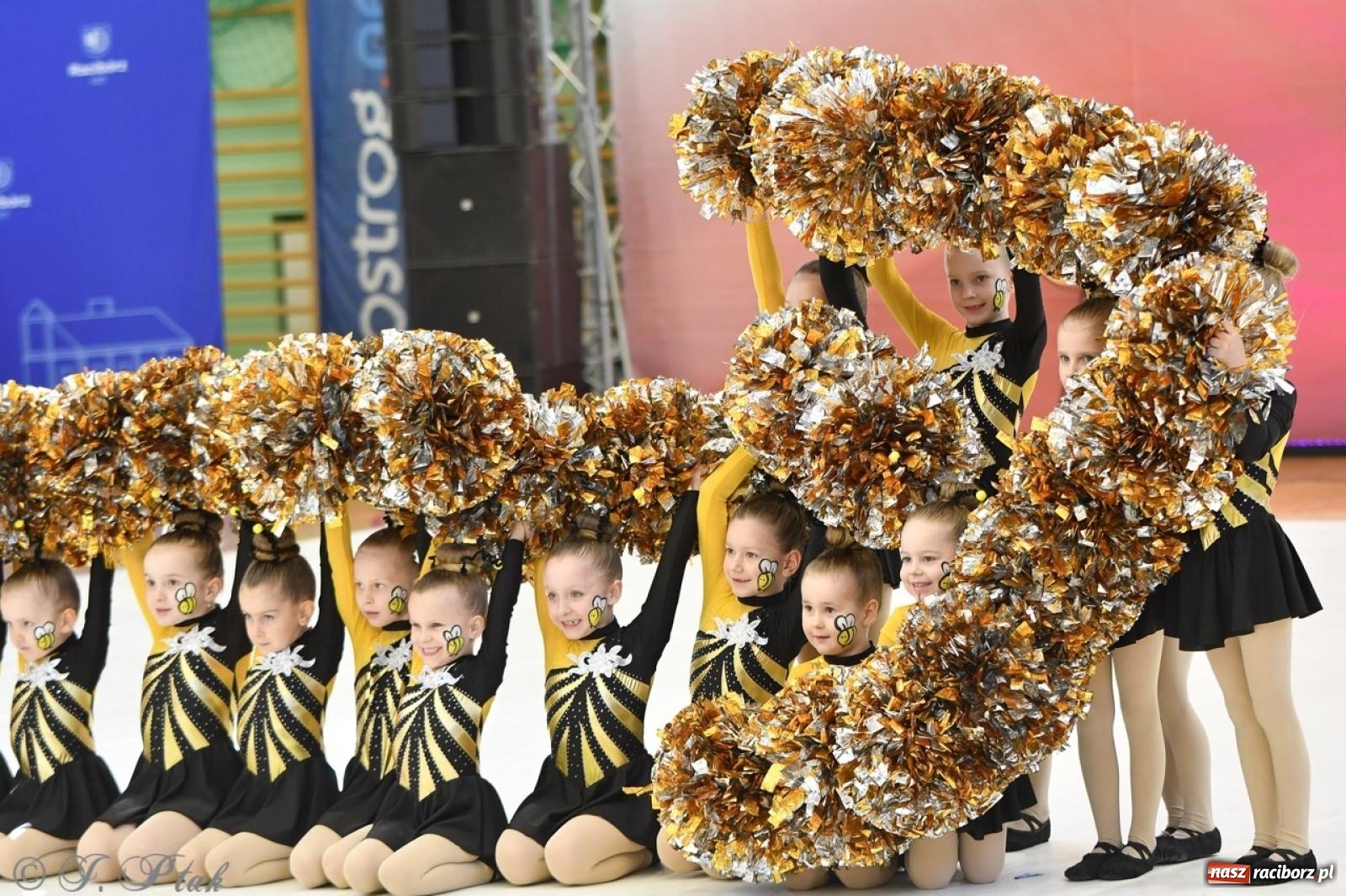 Zdjęcie w galerii na portalu naszraciborz.pl: Racibórz gości Mistrzostwa Okręgu Mażoretek Polski Południowo-Zachodniej [FOTO] wiadomości z regionu