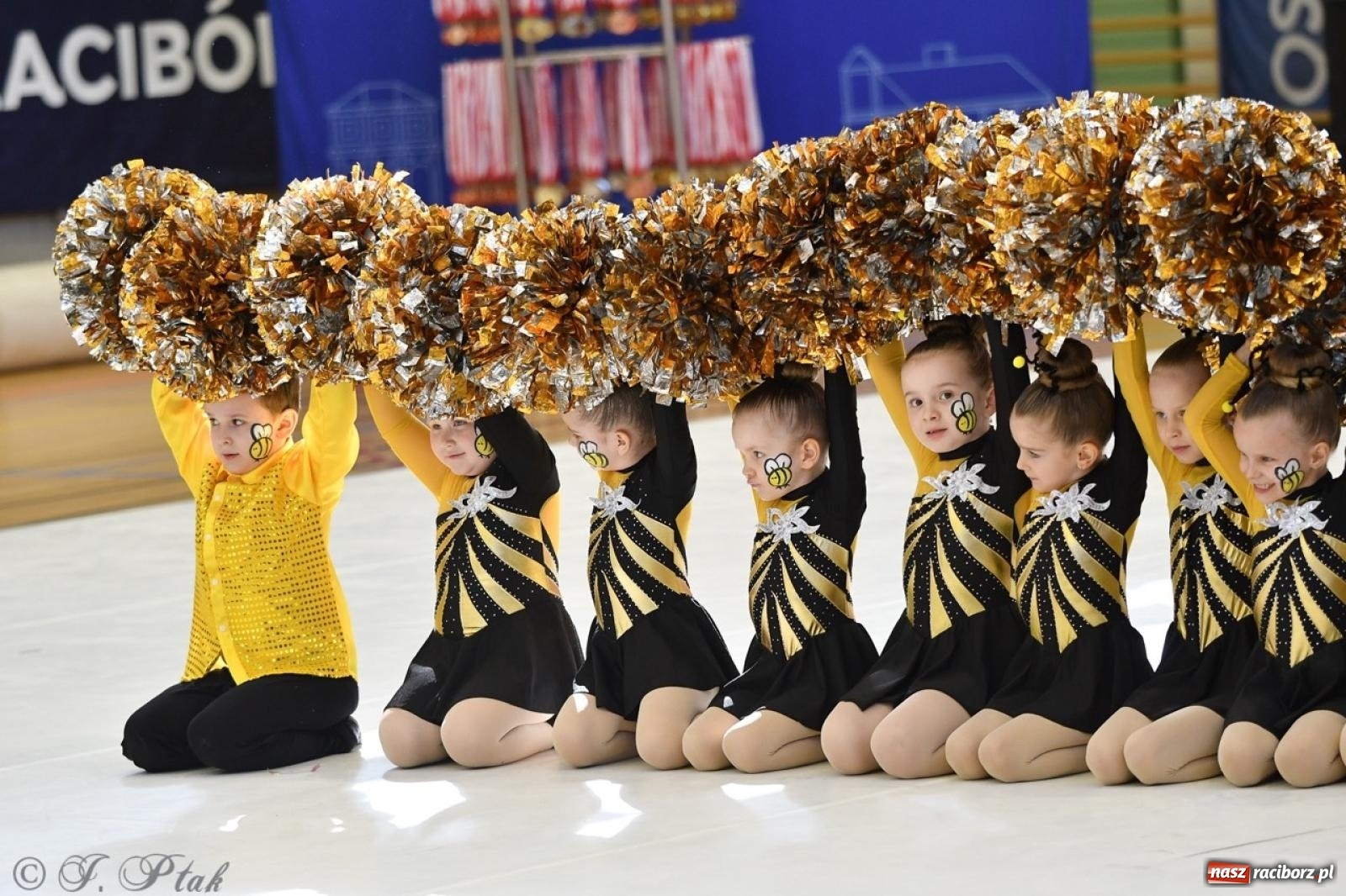 Zdjęcie w galerii na portalu naszraciborz.pl: Racibórz gości Mistrzostwa Okręgu Mażoretek Polski Południowo-Zachodniej [FOTO] wiadomości z regionu