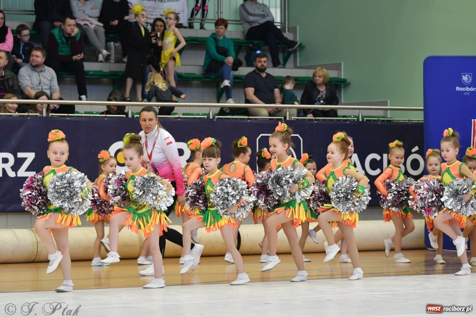 Zdjęcie w galerii na portalu naszraciborz.pl: Racibórz gości Mistrzostwa Okręgu Mażoretek Polski Południowo-Zachodniej [FOTO] wiadomości z regionu